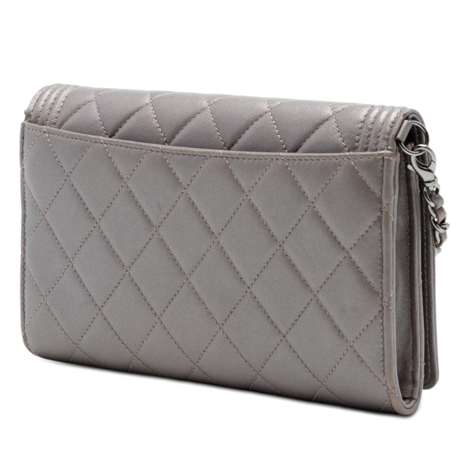 Chanel Quilted Metallic Lambskin Boy Clutch On Chain Size ONE SIZE - 2 Thumbnail