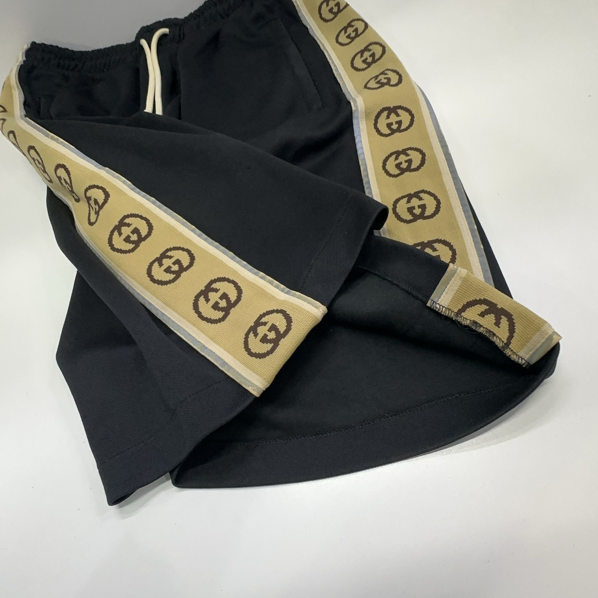 Gucci Gucci Logo Tape Drawstring Shorts Size XS Size US 28 / EU 44 - 12 Thumbnail
