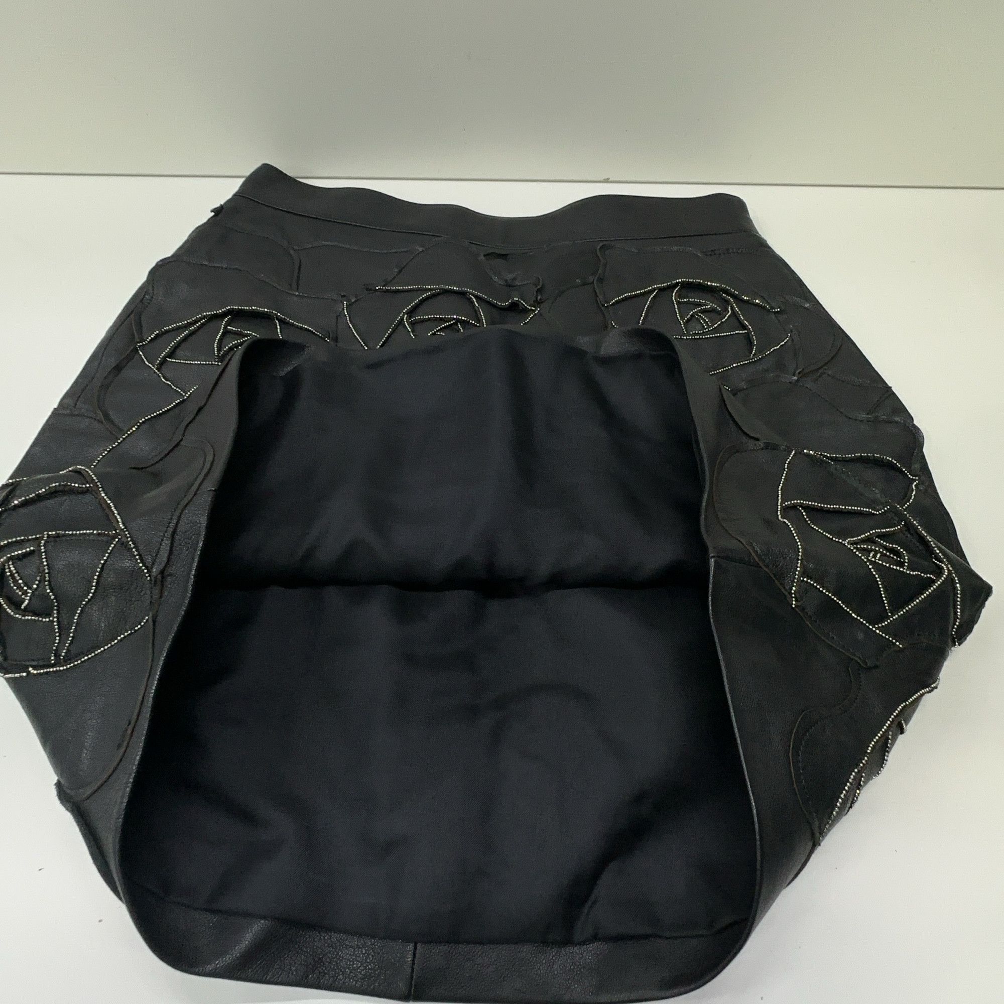 Saint Laurent Paris Saint Laurent Leather Rose Applique Mini Skirt Size 36 Size 26" / US 2 / IT 38 - 8 Thumbnail