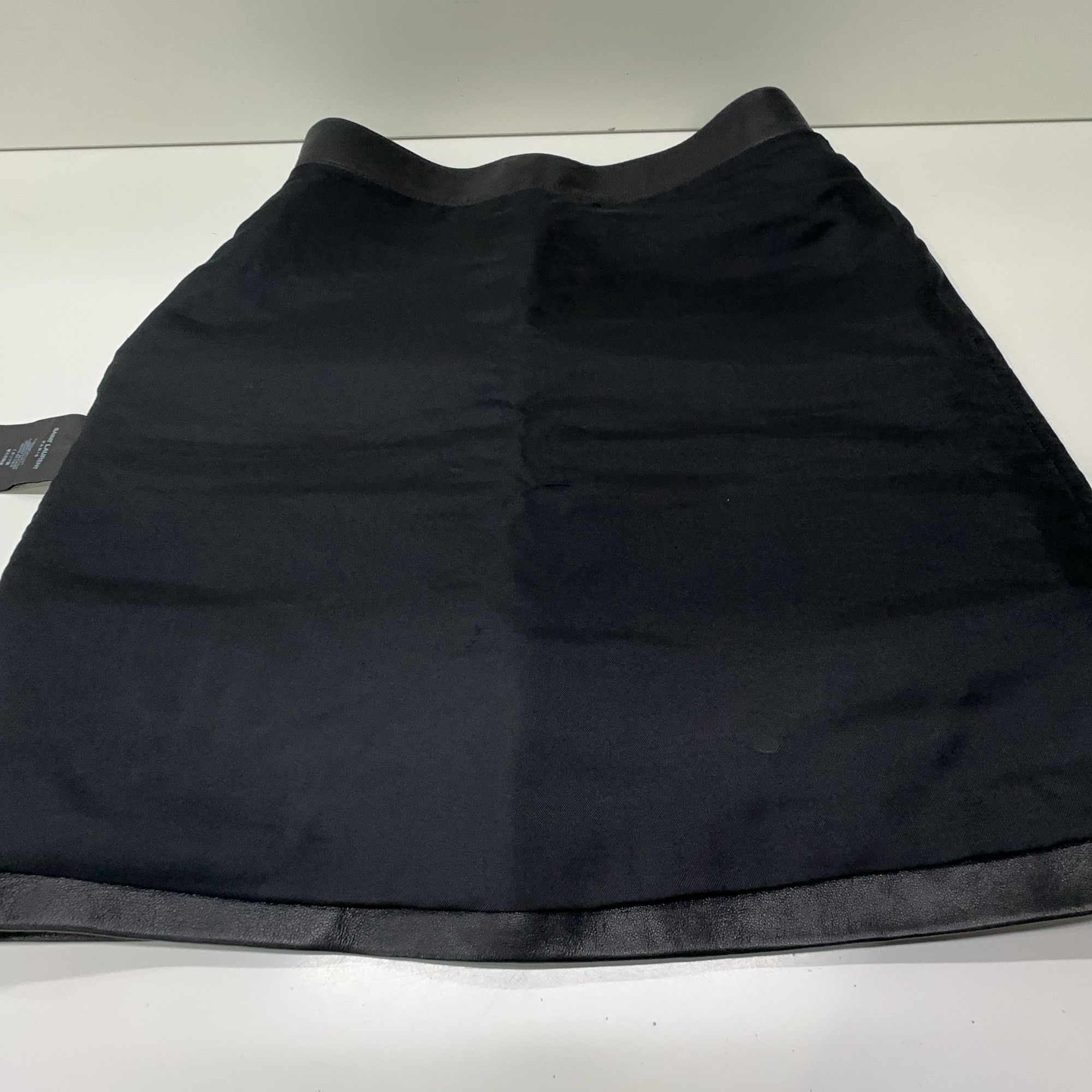 Saint Laurent Paris Saint Laurent Leather Rose Applique Mini Skirt Size 36 Size 26" / US 2 / IT 38 - 6 Thumbnail