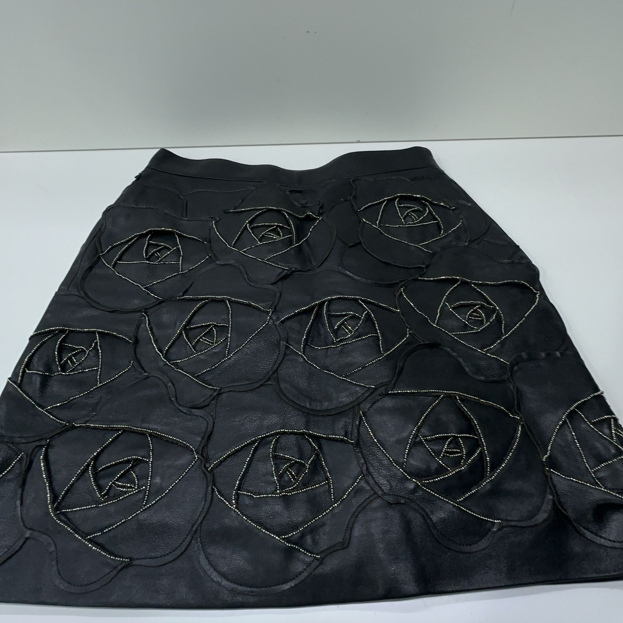 Saint Laurent Paris Saint Laurent Leather Rose Applique Mini Skirt Size 36 Size 26" / US 2 / IT 38 - 7 Thumbnail