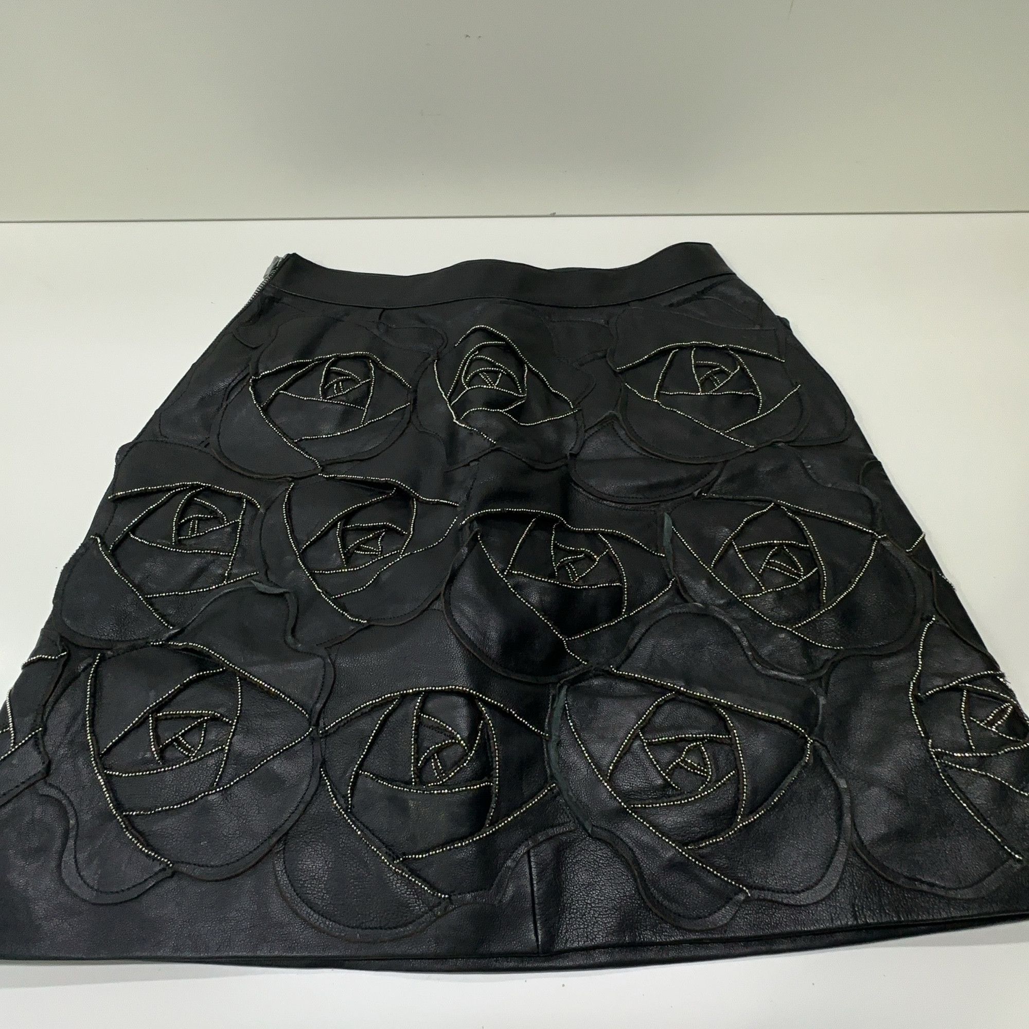 Saint Laurent Paris Saint Laurent Leather Rose Applique Mini Skirt Size 36 Size 26" / US 2 / IT 38 - 9 Thumbnail