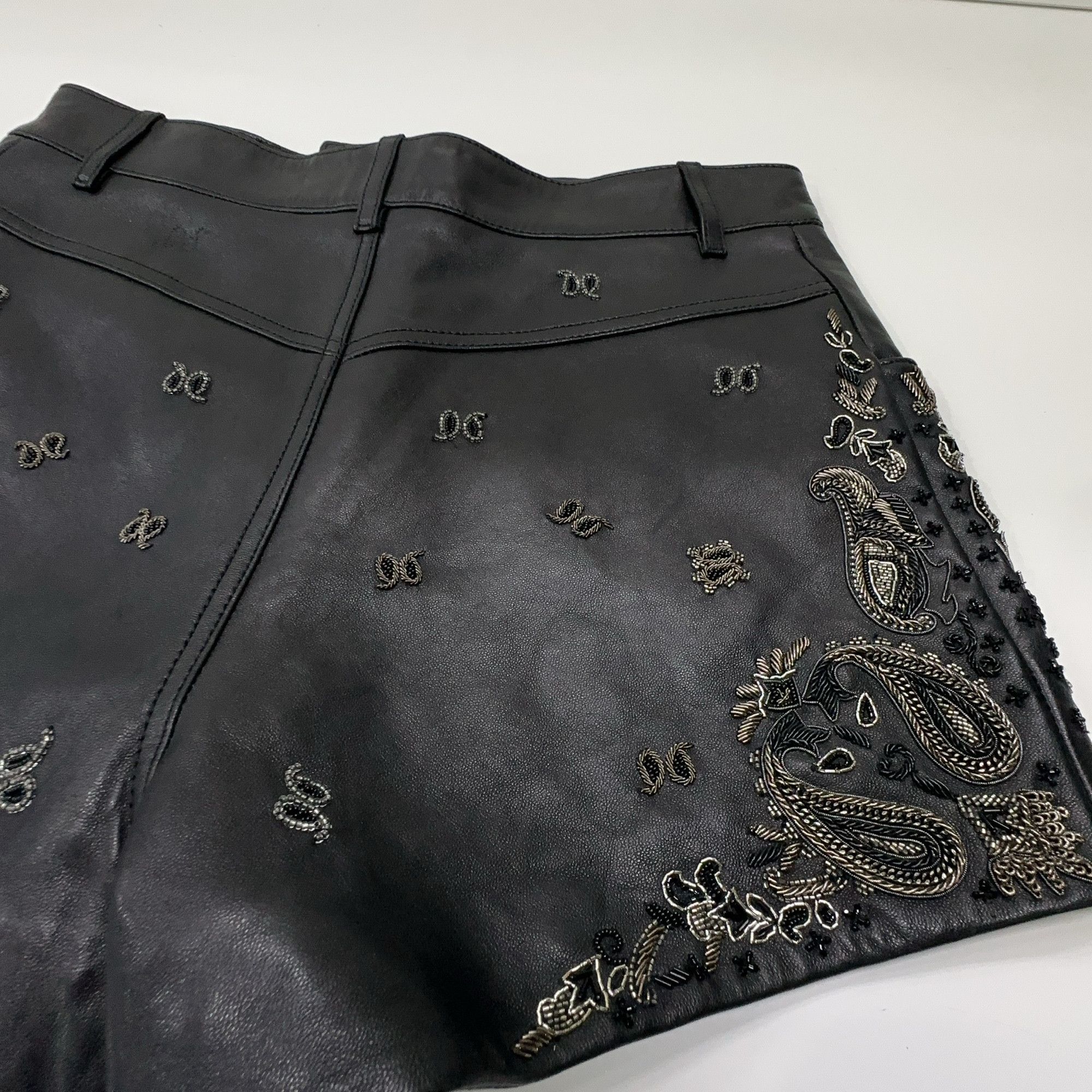 Saint Laurent Paris Saint Laurent Embellished Leather Shorts F38 Size 27" / US 4 / IT 40 - 8 Thumbnail