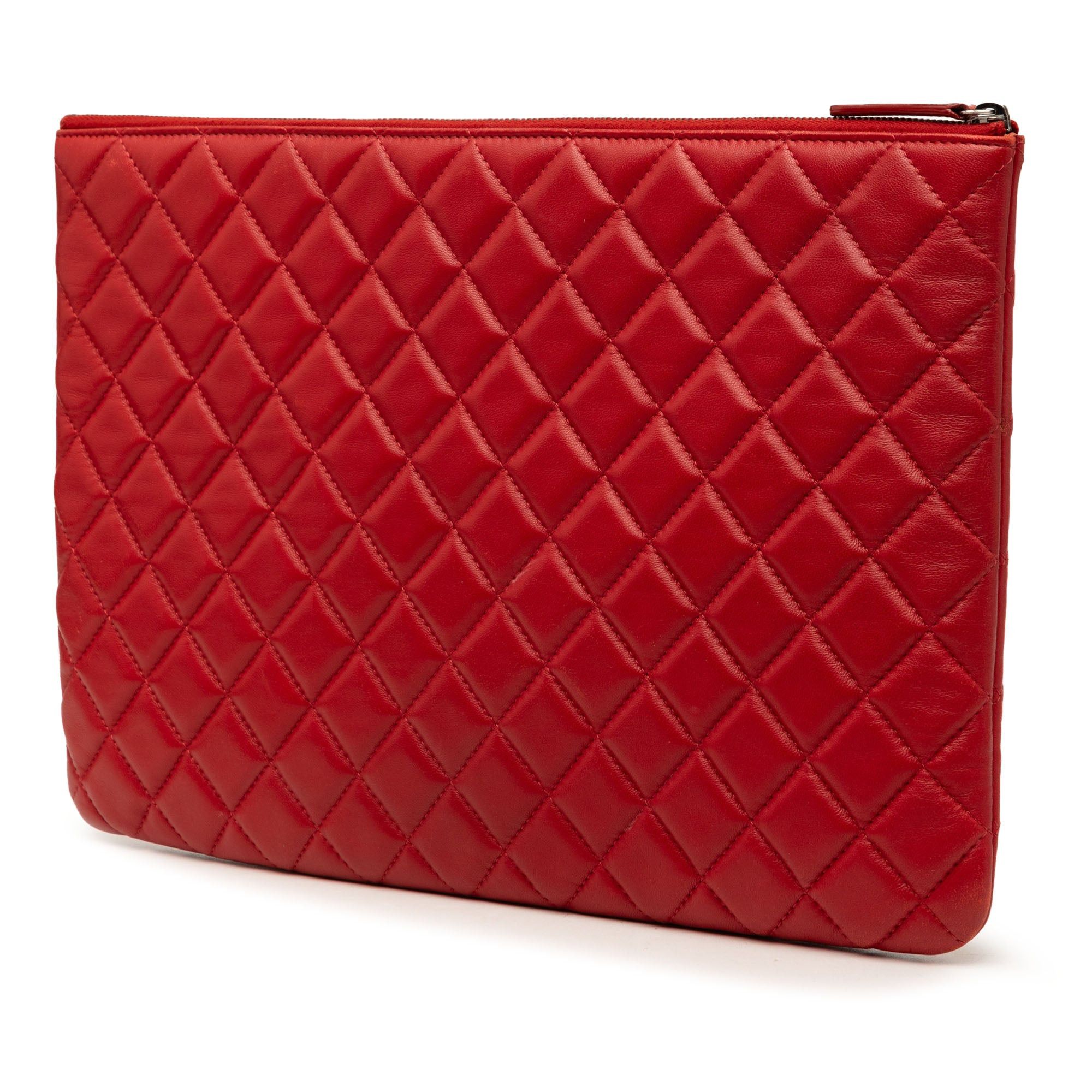 Chanel Large Quilted Lambskin O Case Clutch Size ONE SIZE - 2 Thumbnail
