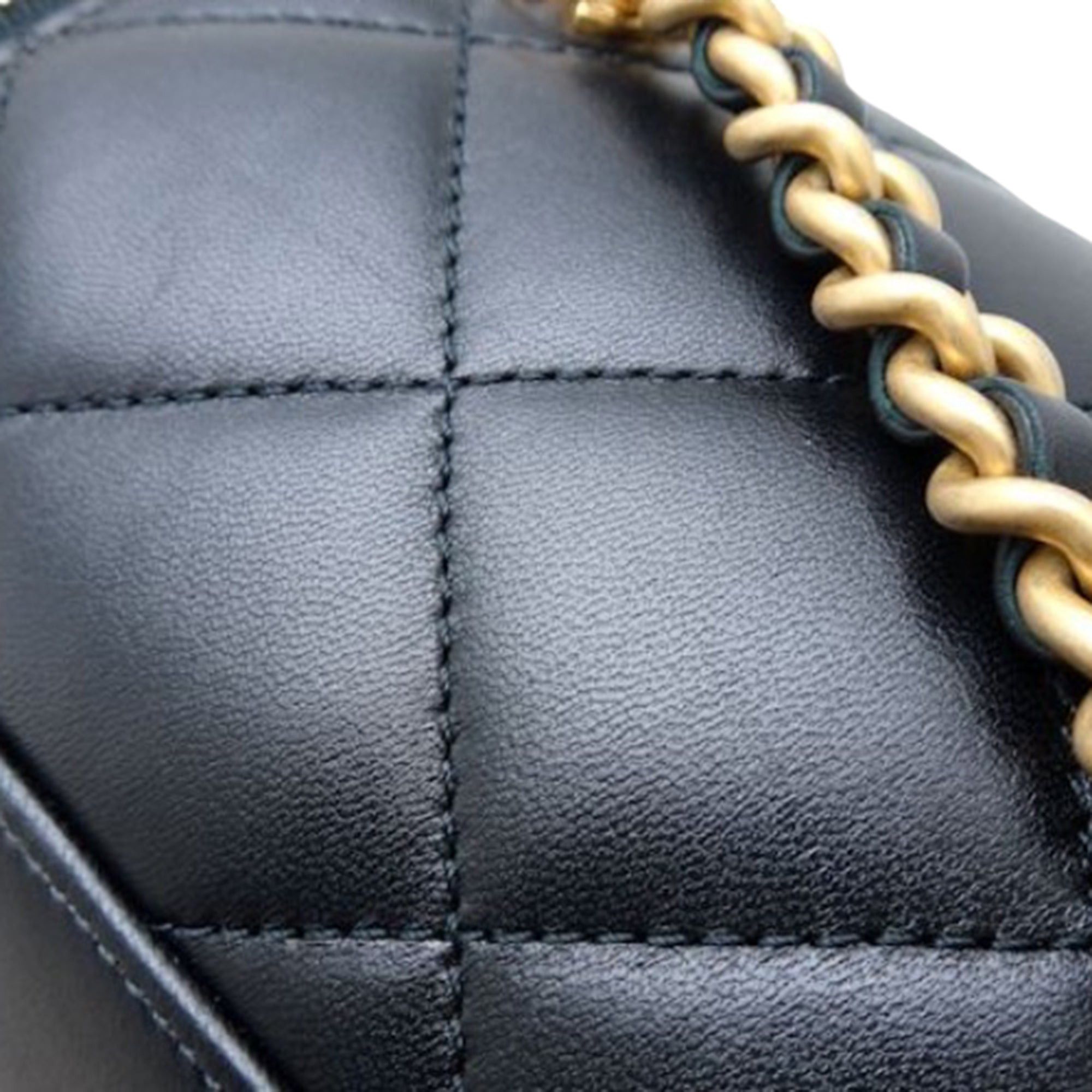 Chanel Small Quilted Lambskin Side Note Vanity Case Size ONE SIZE - 14 Thumbnail