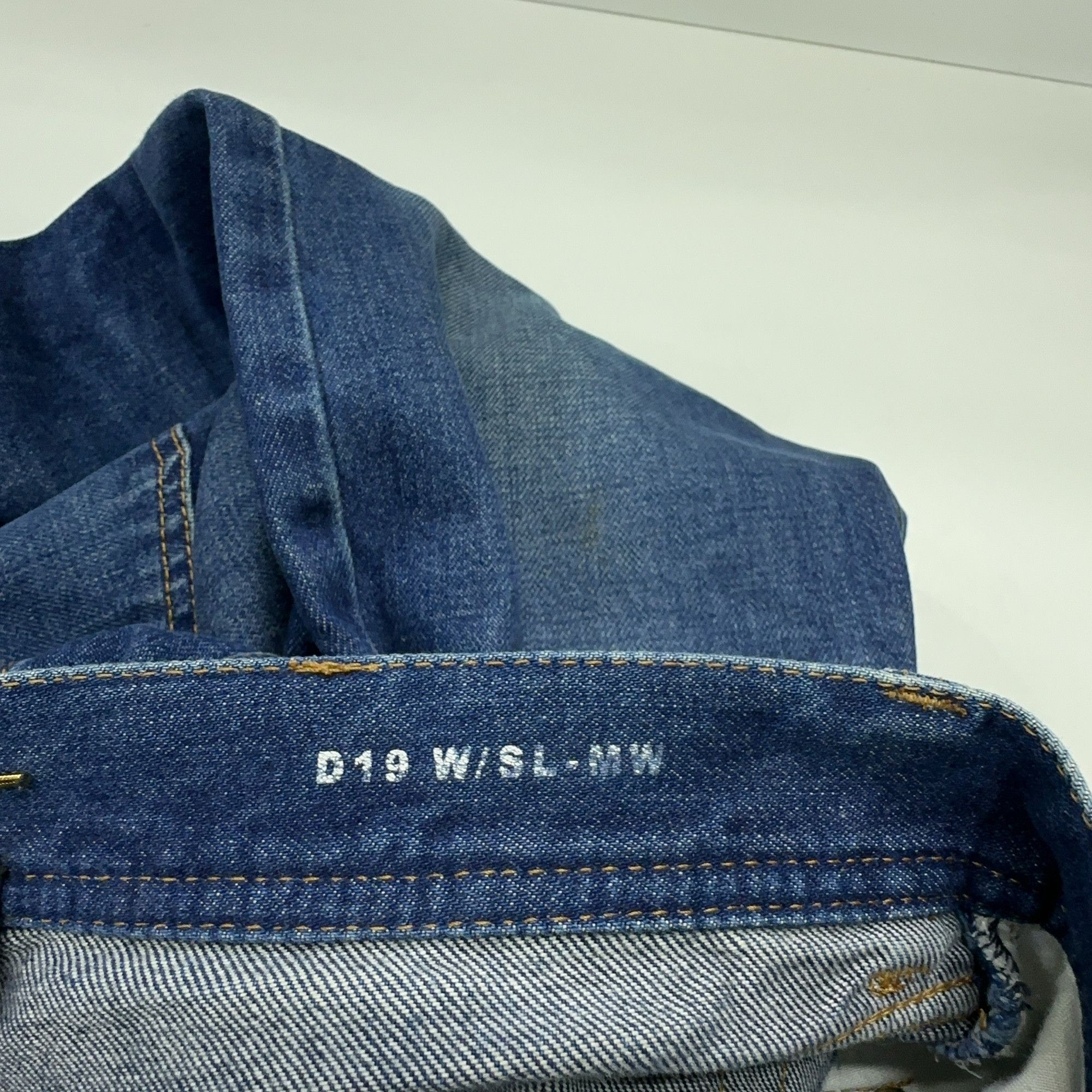 Saint Laurent Paris Saint Laurent Embroidered Jeans Size 26 Size 26" / US 2 / IT 38 - 4 Thumbnail