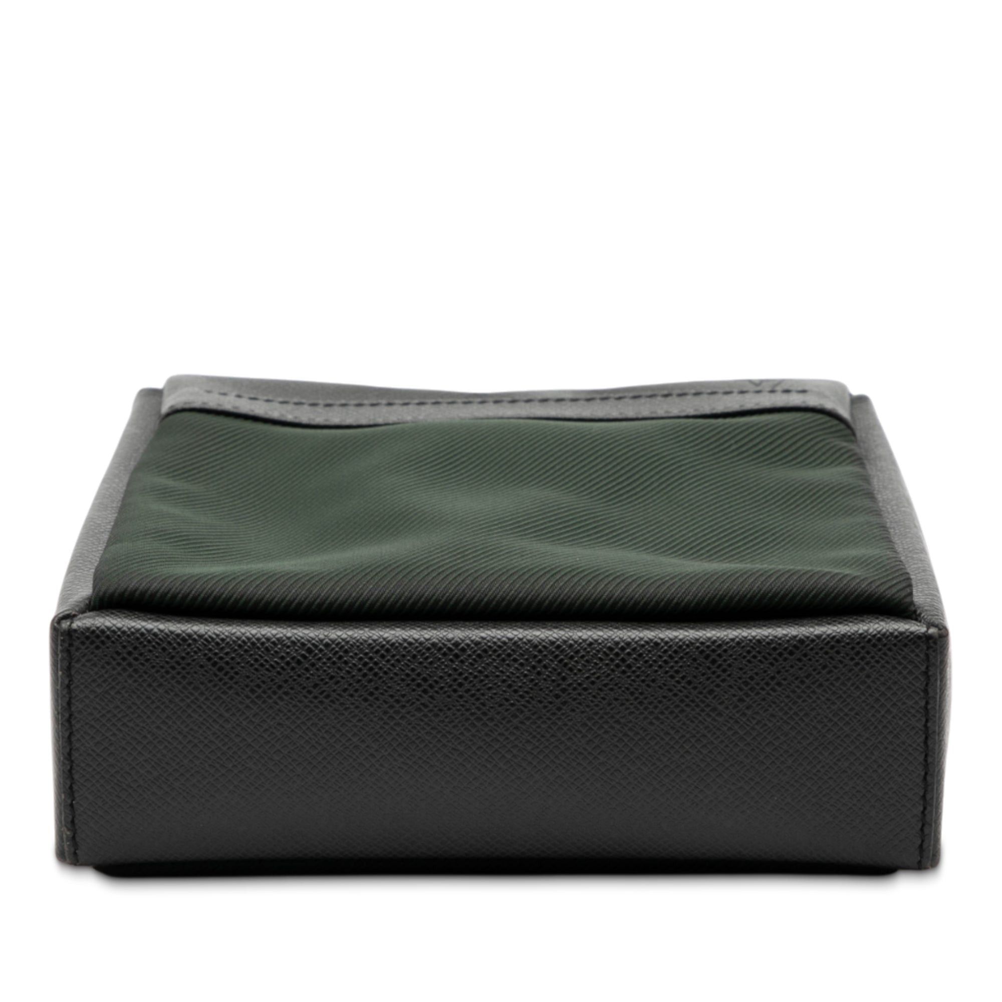 Louis Vuitton Taiga Sayan Size ONE SIZE - 3 Thumbnail
