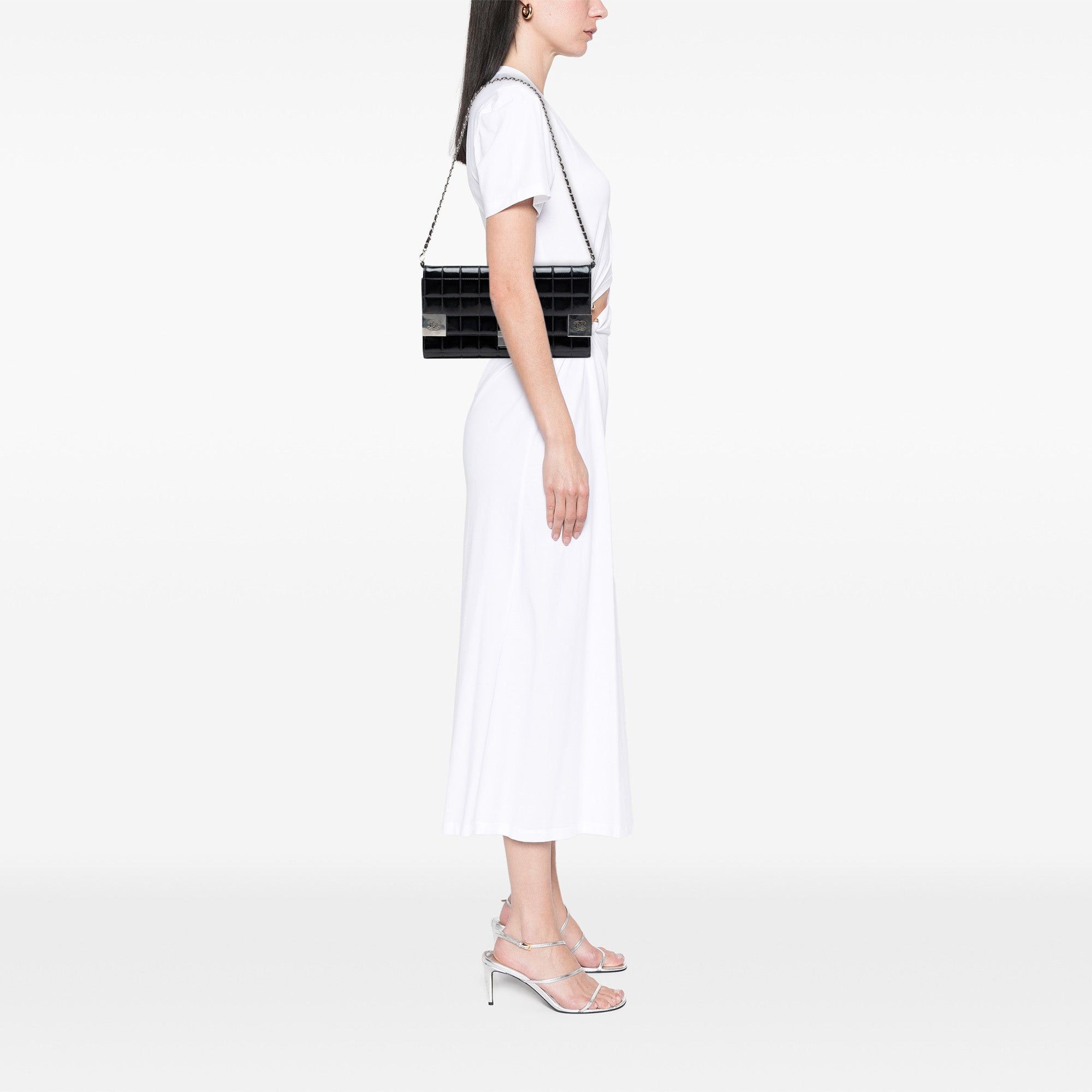 Chanel CC Chocolate Bar Patent Clutch on Chain Size ONE SIZE - 7 Thumbnail