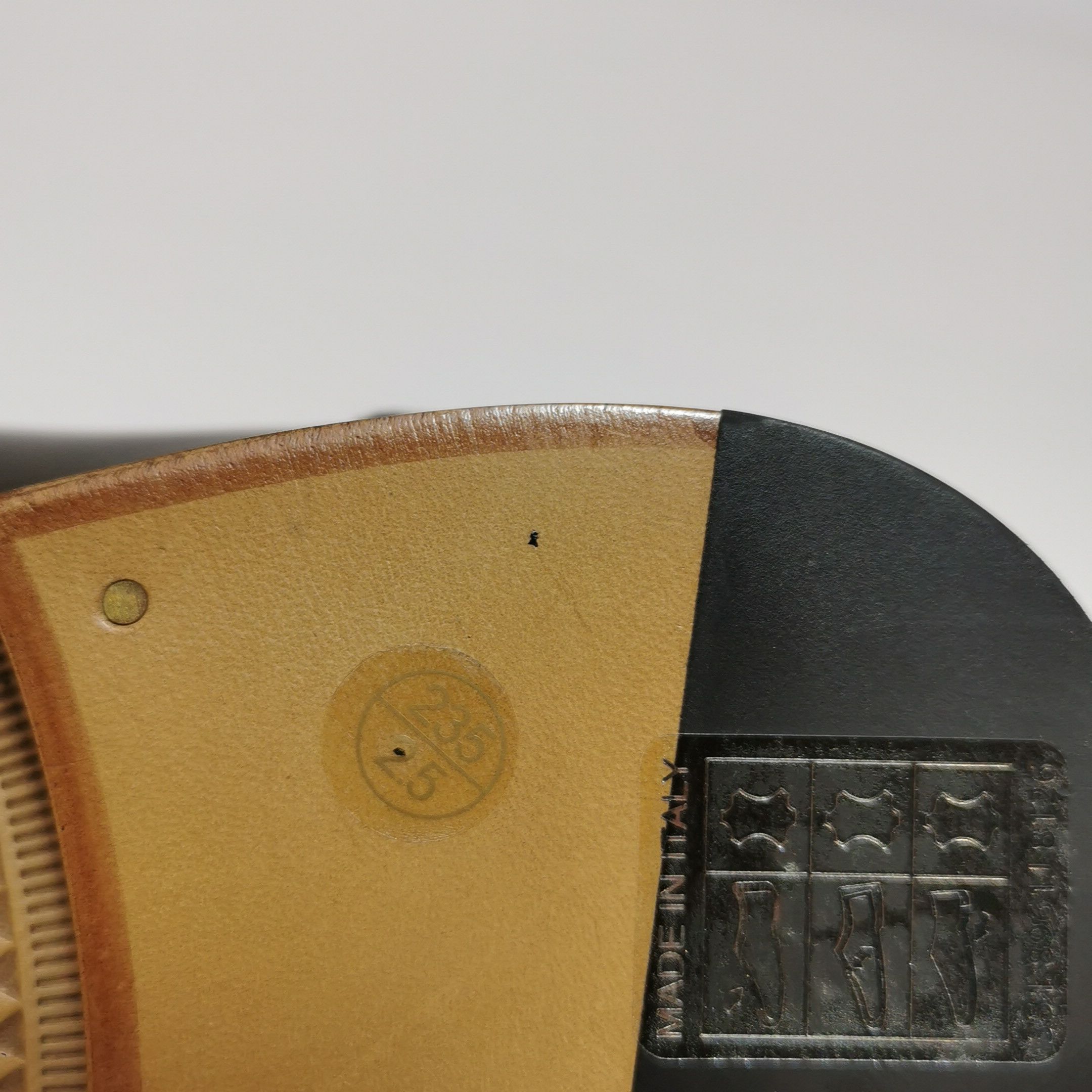 Gucci Gucci Men 5.5 Leather Size US 5.5 / EU 38 - 13 Thumbnail