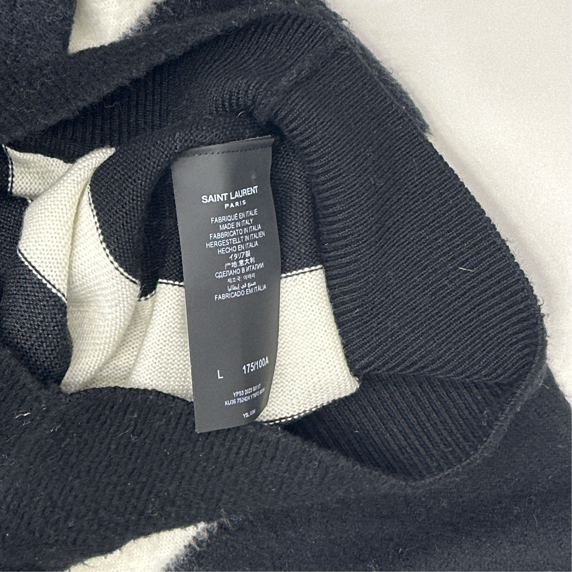 Saint Laurent Paris Saint Laurent V-Pattern Wool Turtleneck Sweater Size L Size US L / EU 52-54 / 3 - 2 Thumbnail