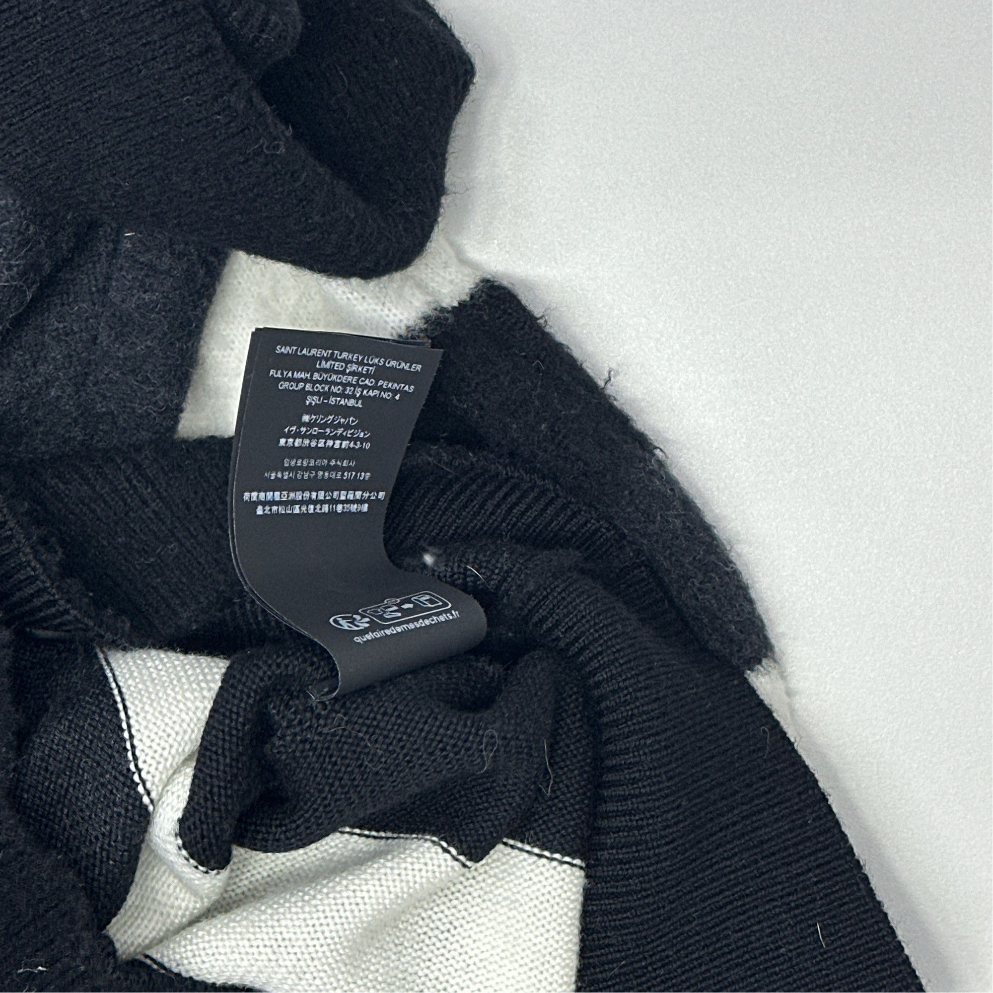 Saint Laurent Paris Saint Laurent V-Pattern Wool Turtleneck Sweater Size L Size US L / EU 52-54 / 3 - 3 Thumbnail