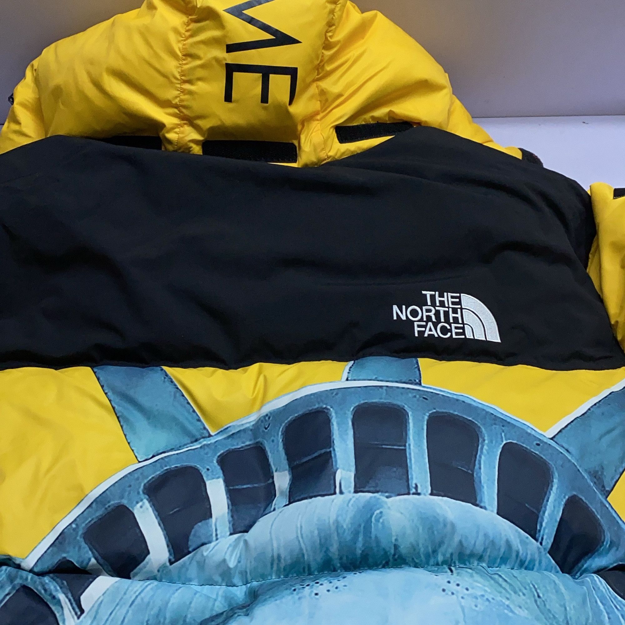 Supreme Supreme x The North Face Statue of Liberty Puffer Size L Size US L / EU 52-54 / 3 - 5 Thumbnail