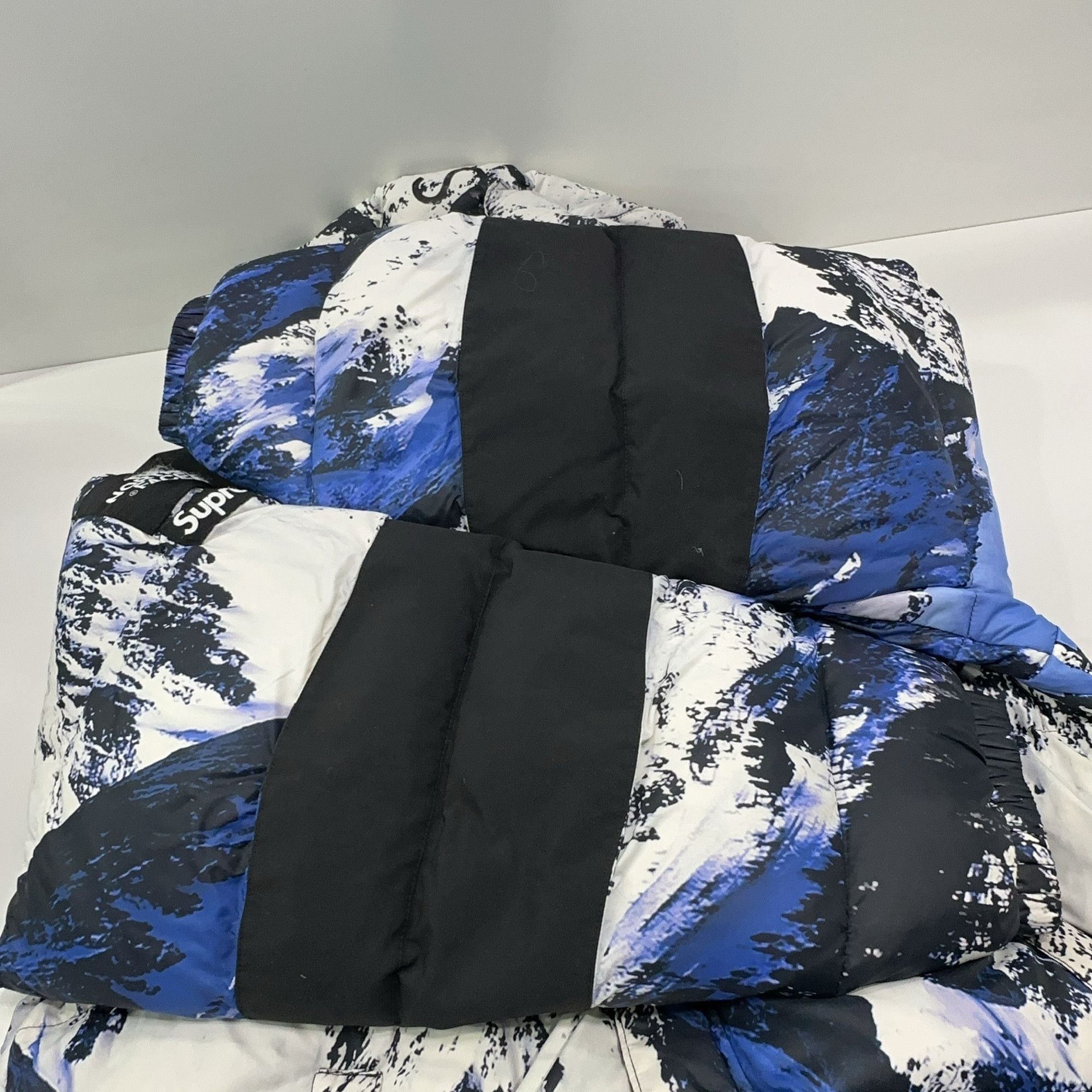 Supreme Supreme x The North Face Mountain Print Down Jacket L Size US L / EU 52-54 / 3 - 19 Thumbnail