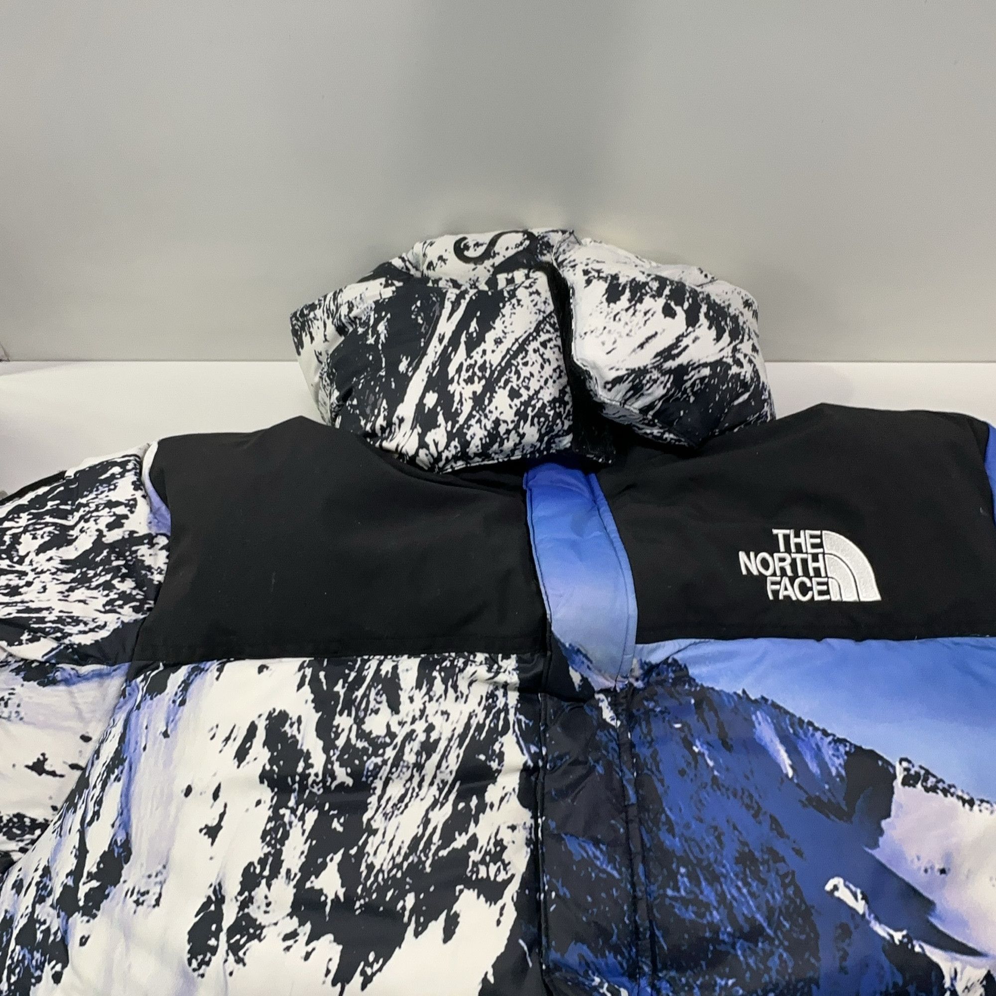 Supreme Supreme x The North Face Mountain Print Down Jacket L Size US L / EU 52-54 / 3 - 17 Thumbnail
