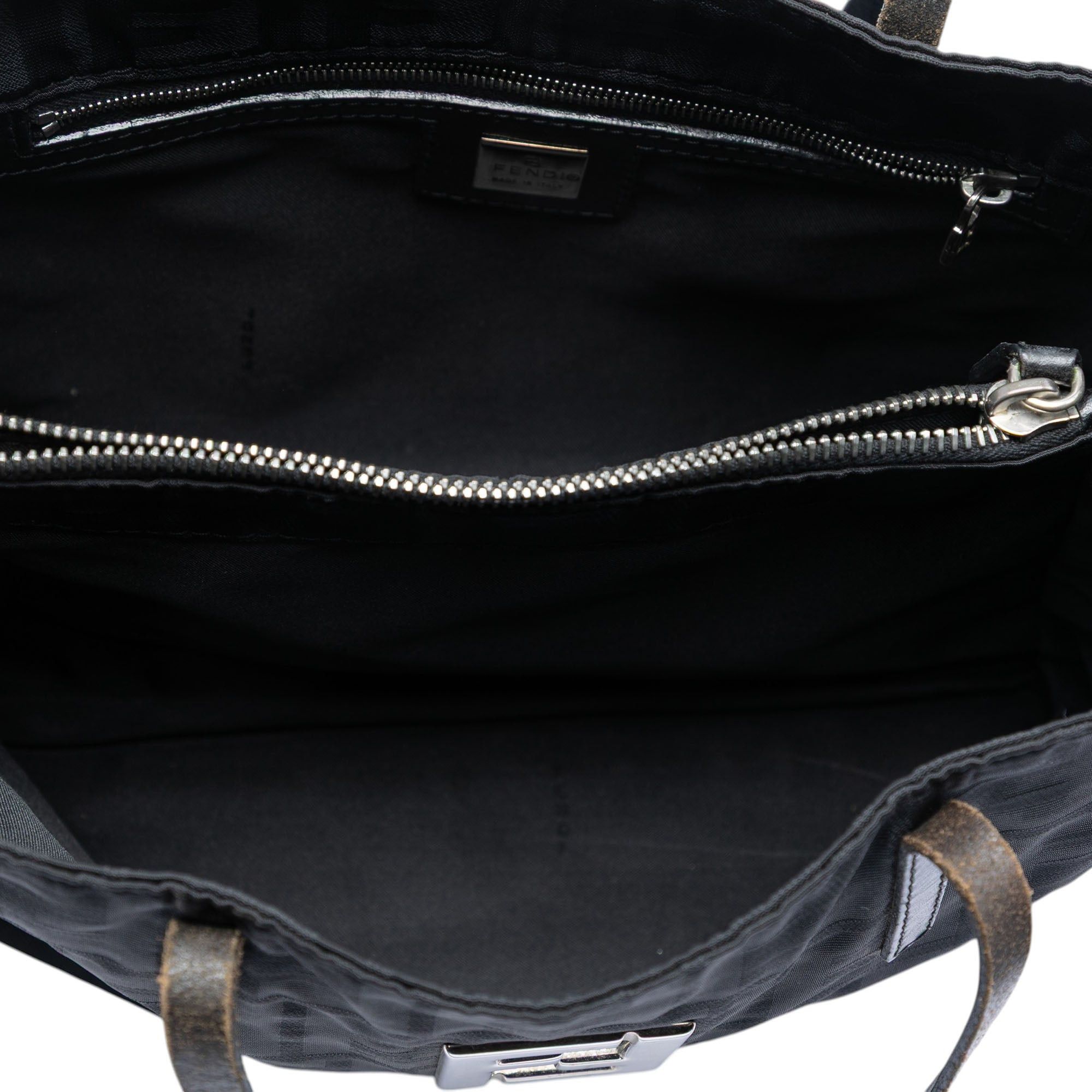 Fendi Zucca Canvas Tote Size ONE SIZE - 4 Thumbnail