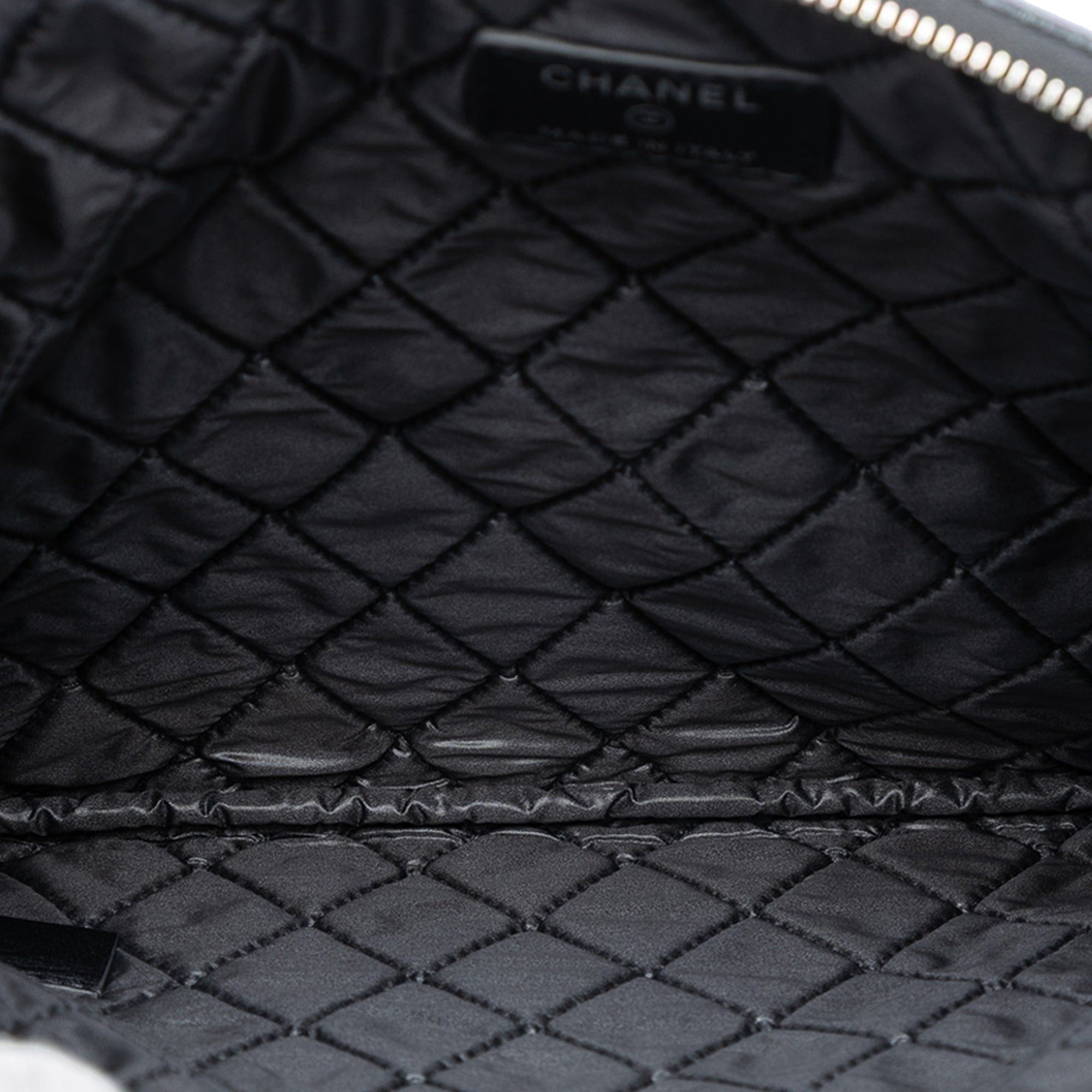 Chanel Medium CC Quilted Caviar O Case Clutch Size ONE SIZE - 4 Thumbnail