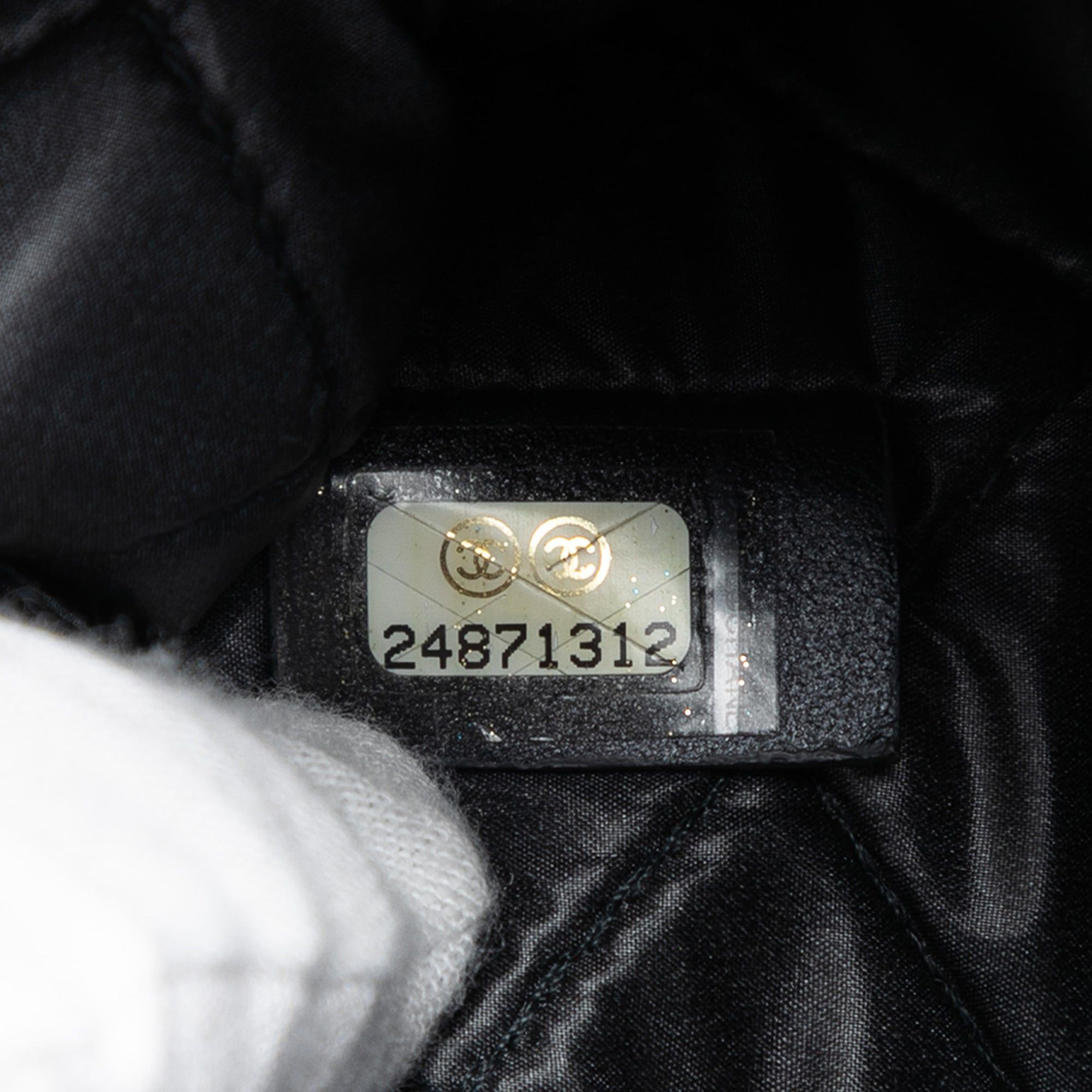 Chanel Medium CC Quilted Caviar O Case Clutch Size ONE SIZE - 6 Thumbnail