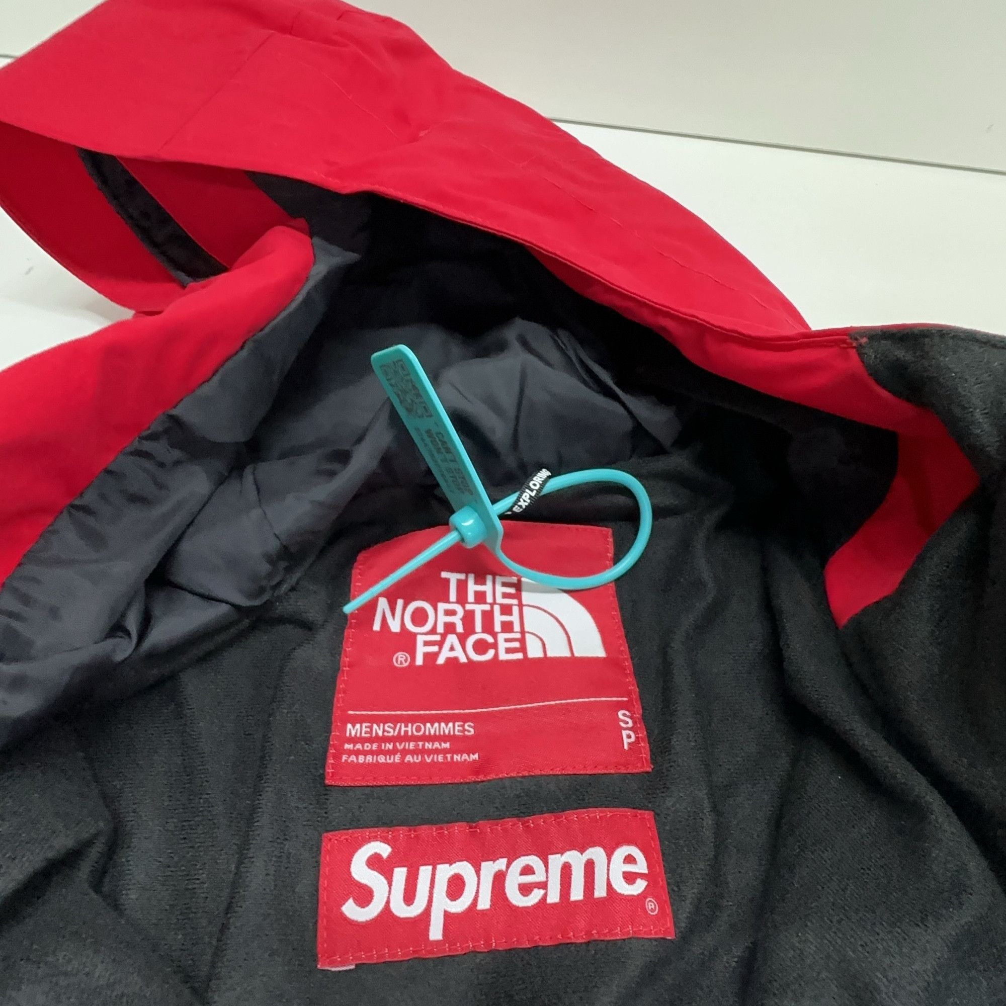 Supreme Supreme x The North Face S Logo Mountain Jacket Size S Size US S / EU 44-46 / 1 - 3 Thumbnail