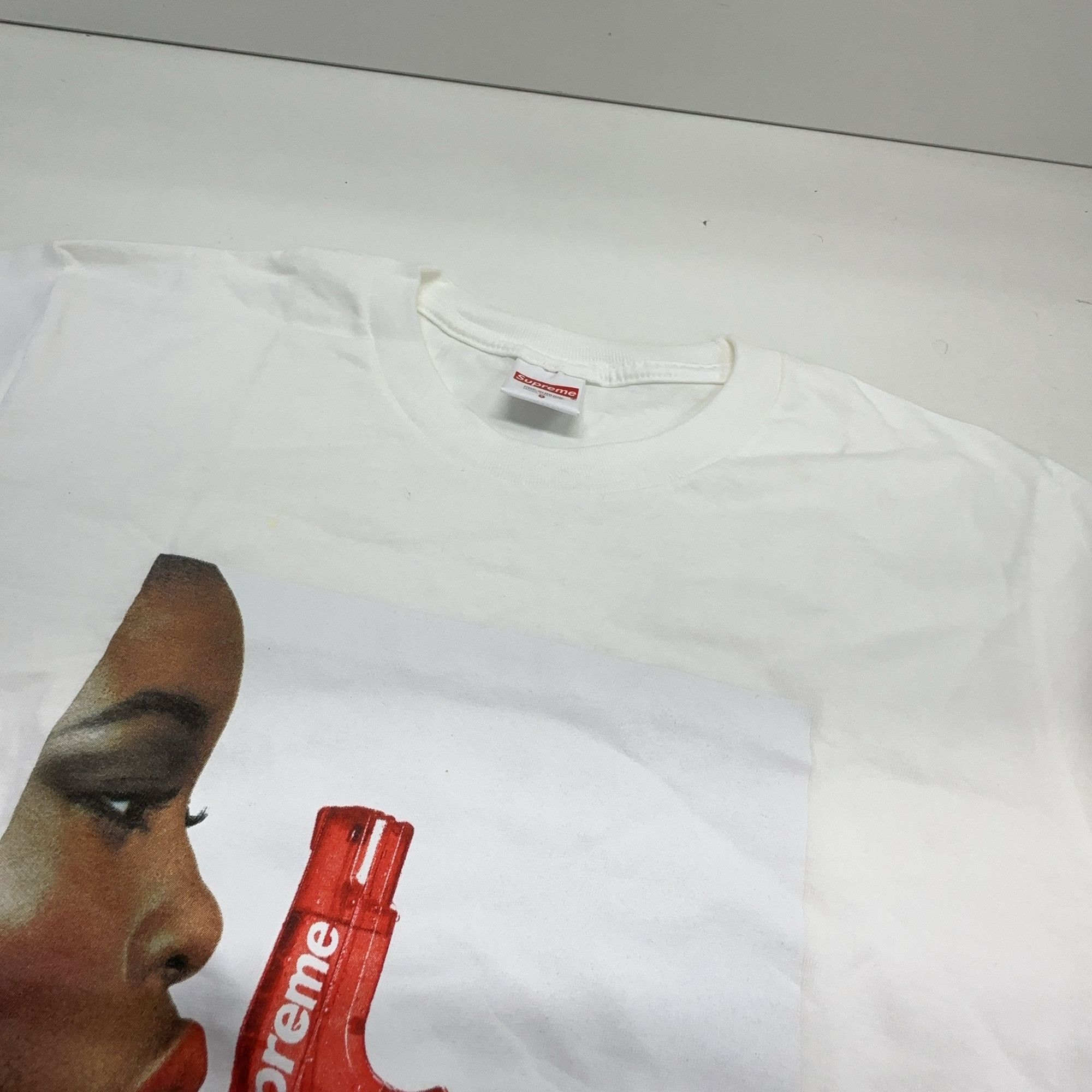 Supreme Supreme Water Pistol Graphic T-Shirt Size S Size US S / EU 44-46 / 1 - 5 Thumbnail