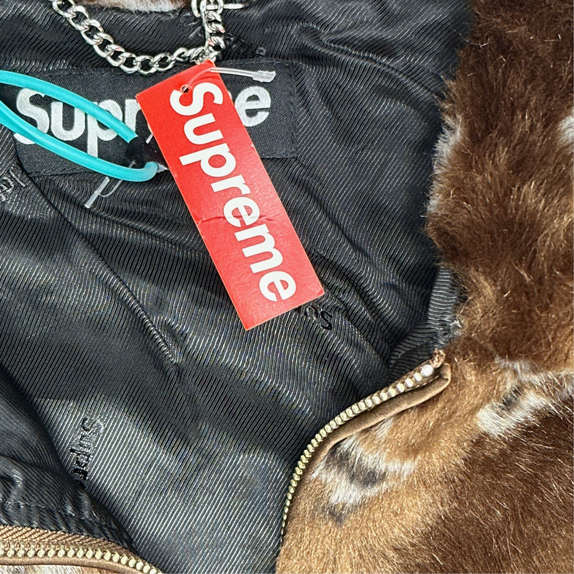 Supreme Supreme Bandana Faux Fur Bomber Jacket Size L Size US L / EU 52-54 / 3 - 3 Thumbnail