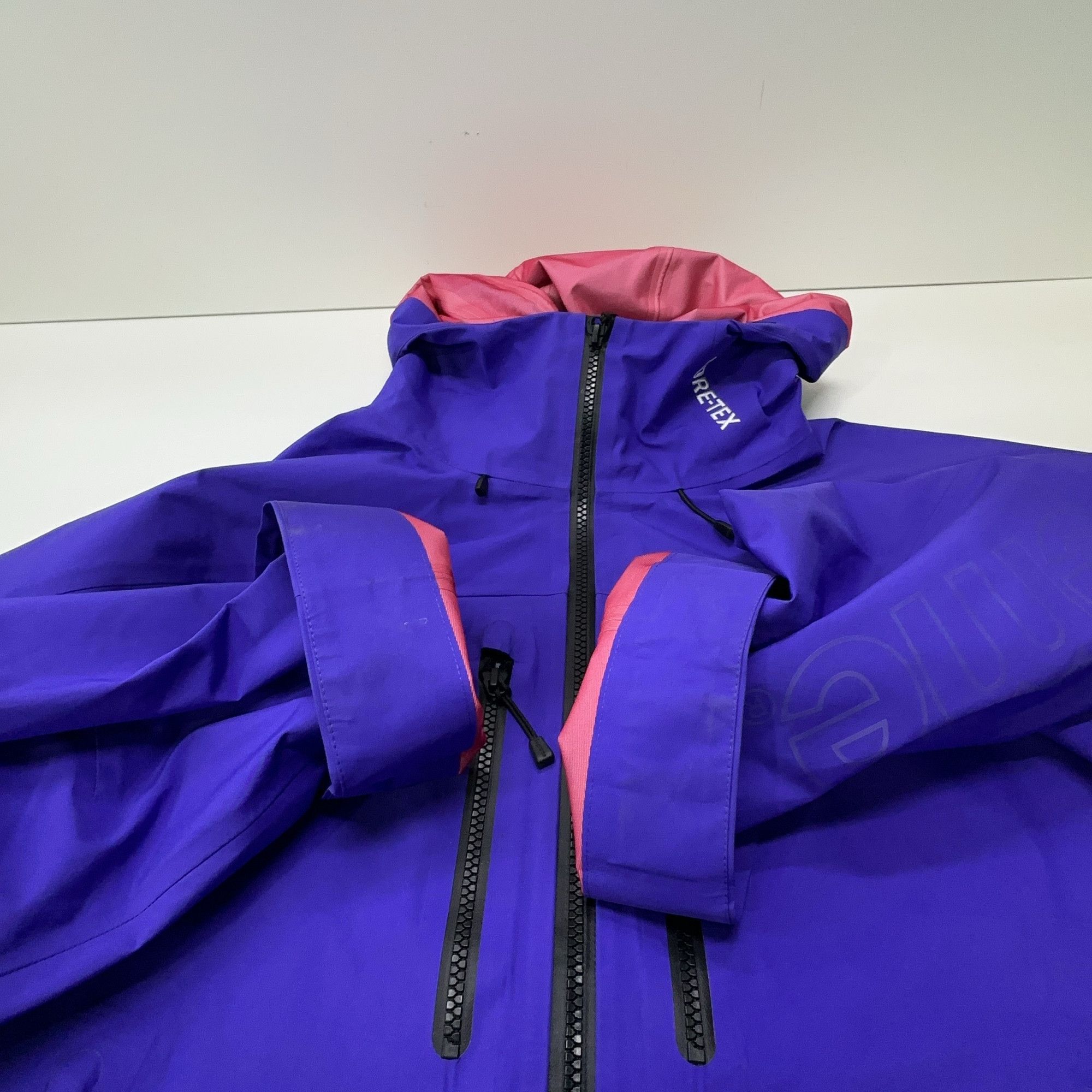 Supreme Supreme GORE-TEX Taped Seam Shell Jacket Size L Size US L / EU 52-54 / 3 - 10 Thumbnail