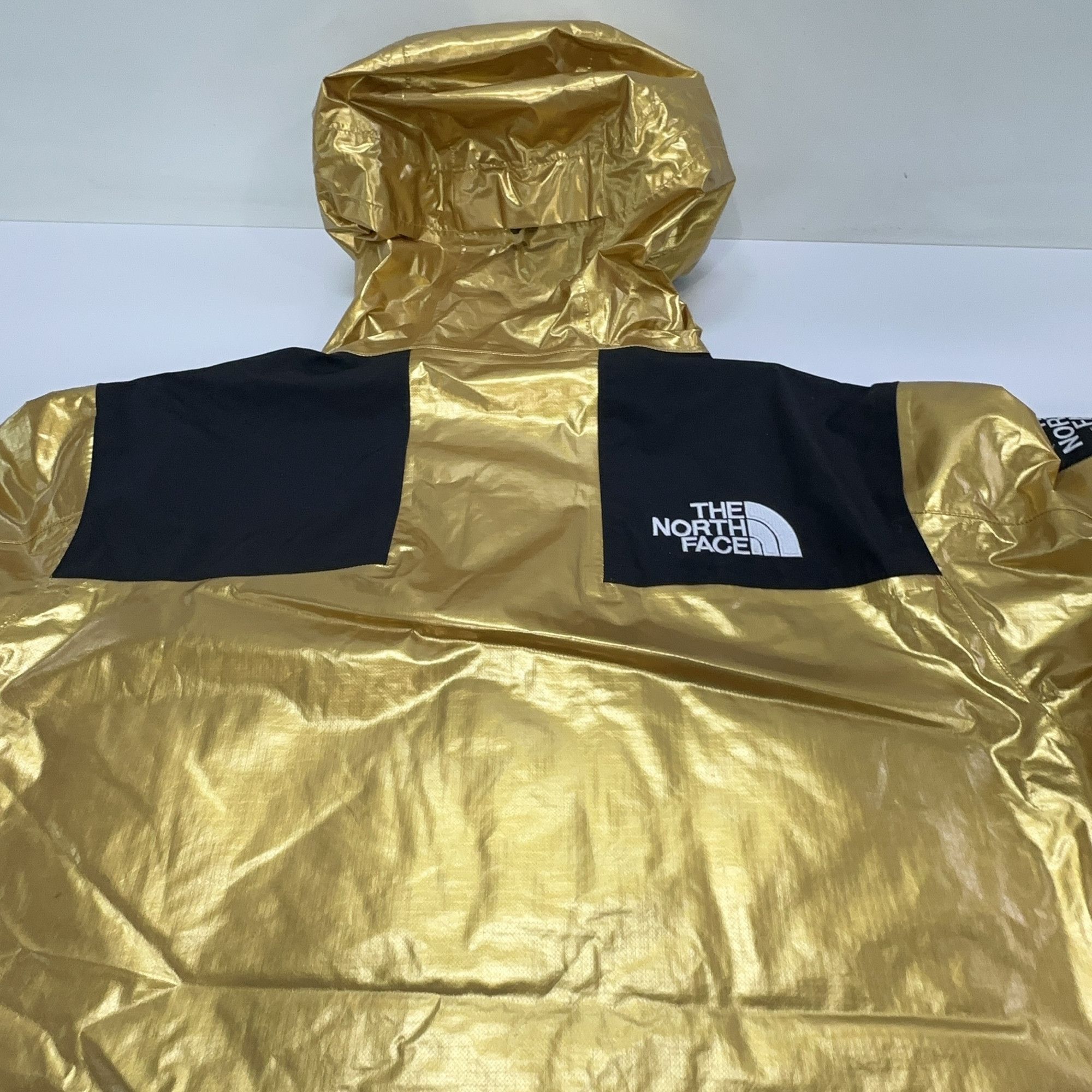 Supreme Supreme x The North Face Metallic Parka Gold Size M Size US M / EU 48-50 / 2 - 11 Thumbnail
