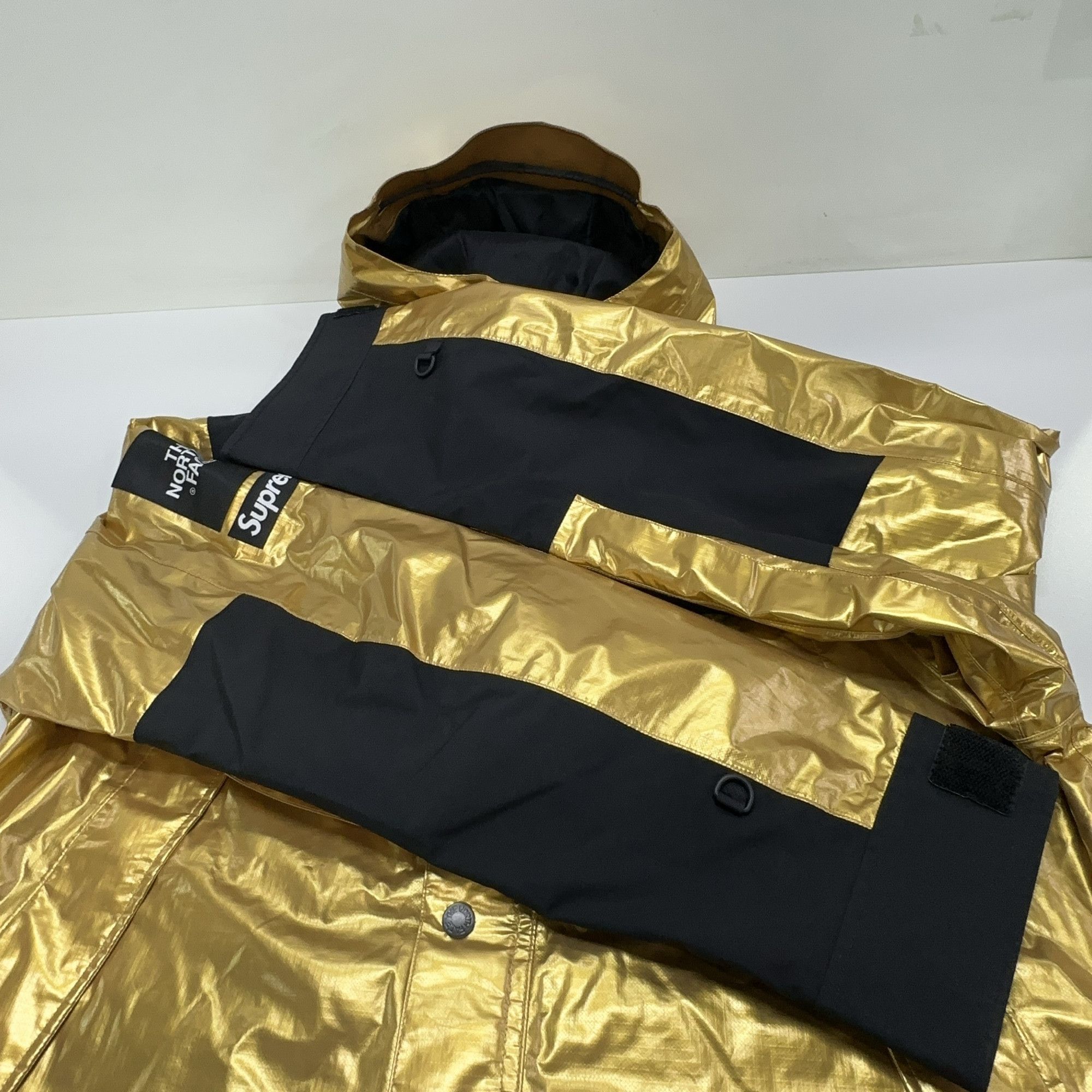 Supreme Supreme x The North Face Metallic Parka Gold Size M Size US M / EU 48-50 / 2 - 9 Thumbnail