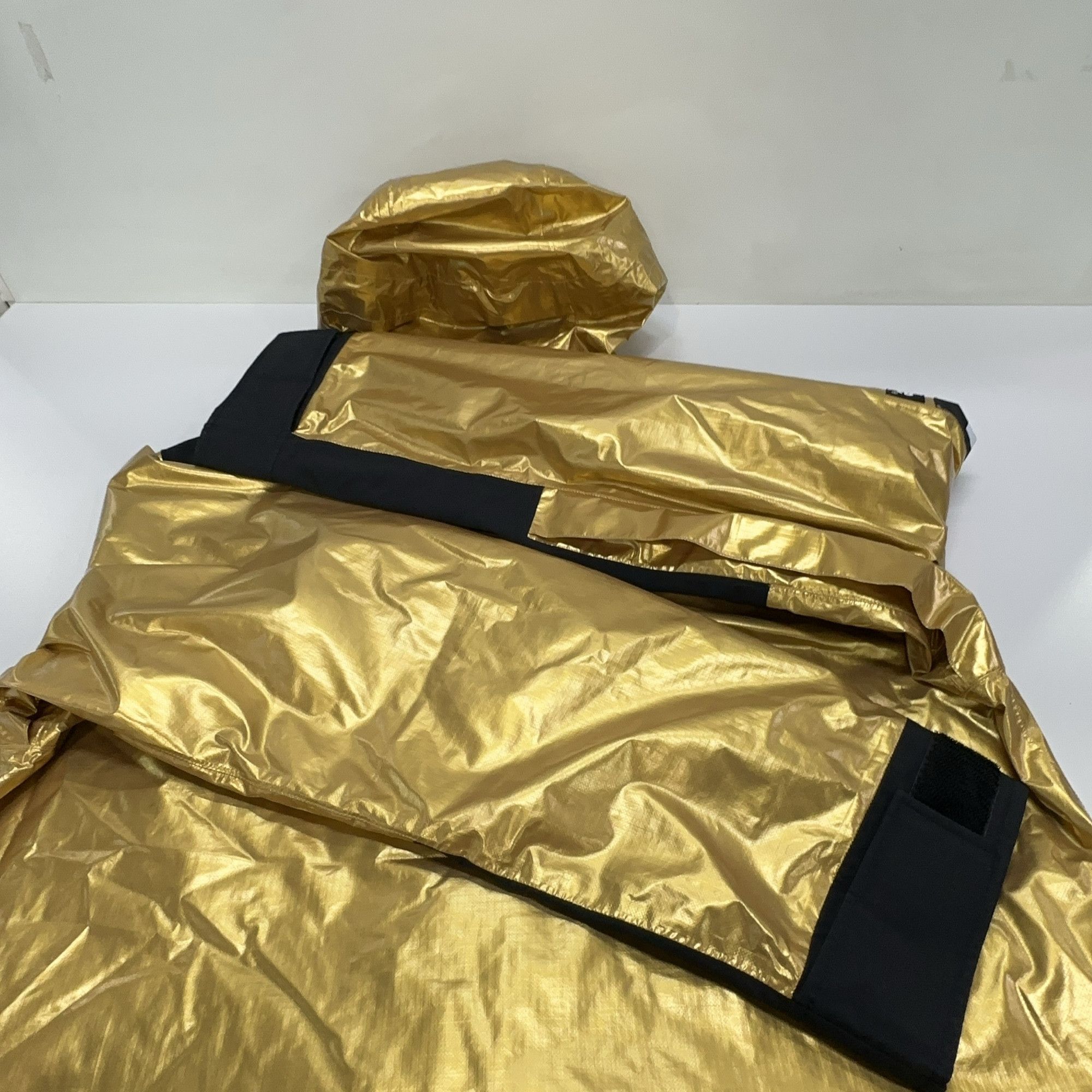 Supreme Supreme x The North Face Metallic Parka Gold Size M Size US M / EU 48-50 / 2 - 12 Thumbnail