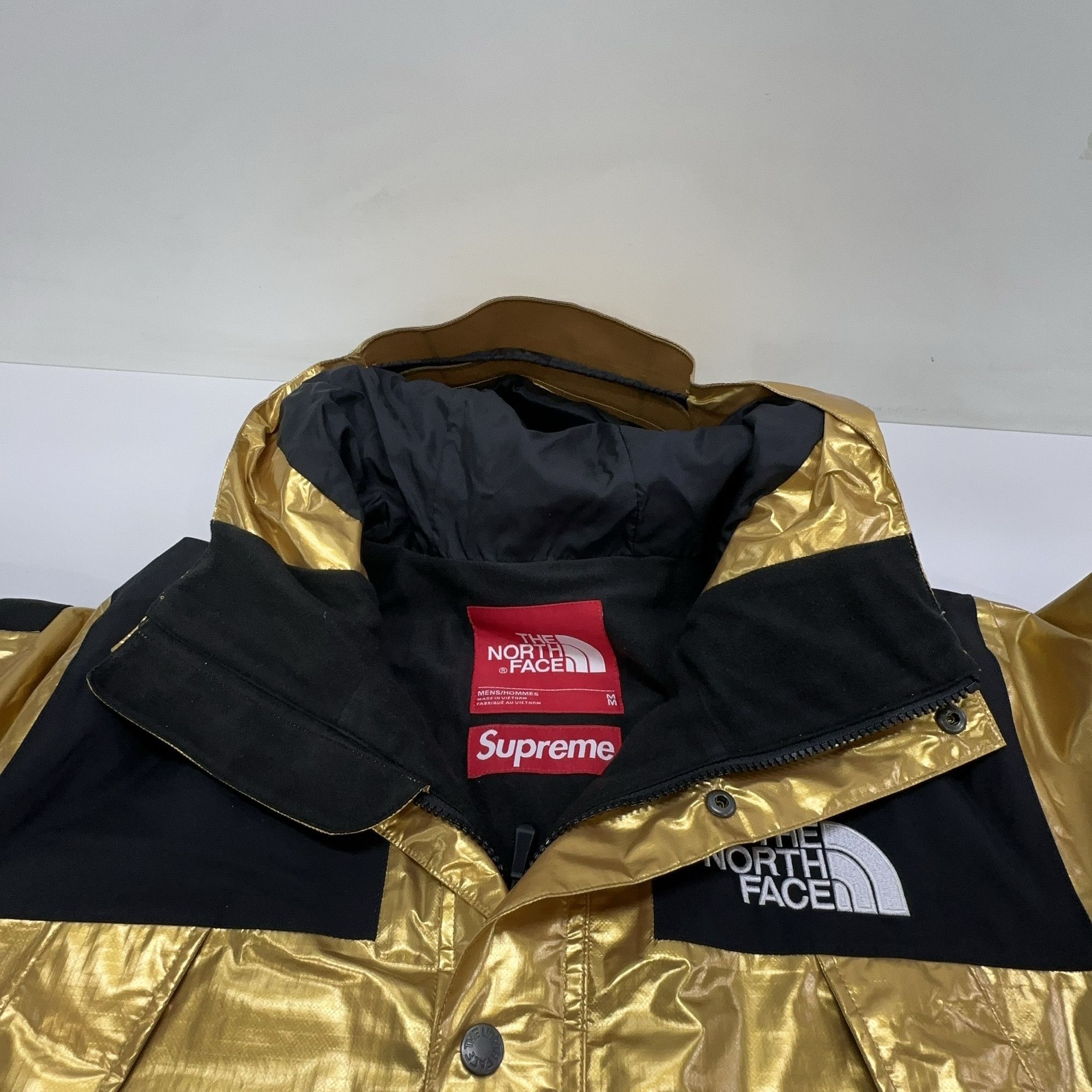 Supreme Supreme x The North Face Metallic Parka Gold Size M Size US M / EU 48-50 / 2 - 6 Thumbnail