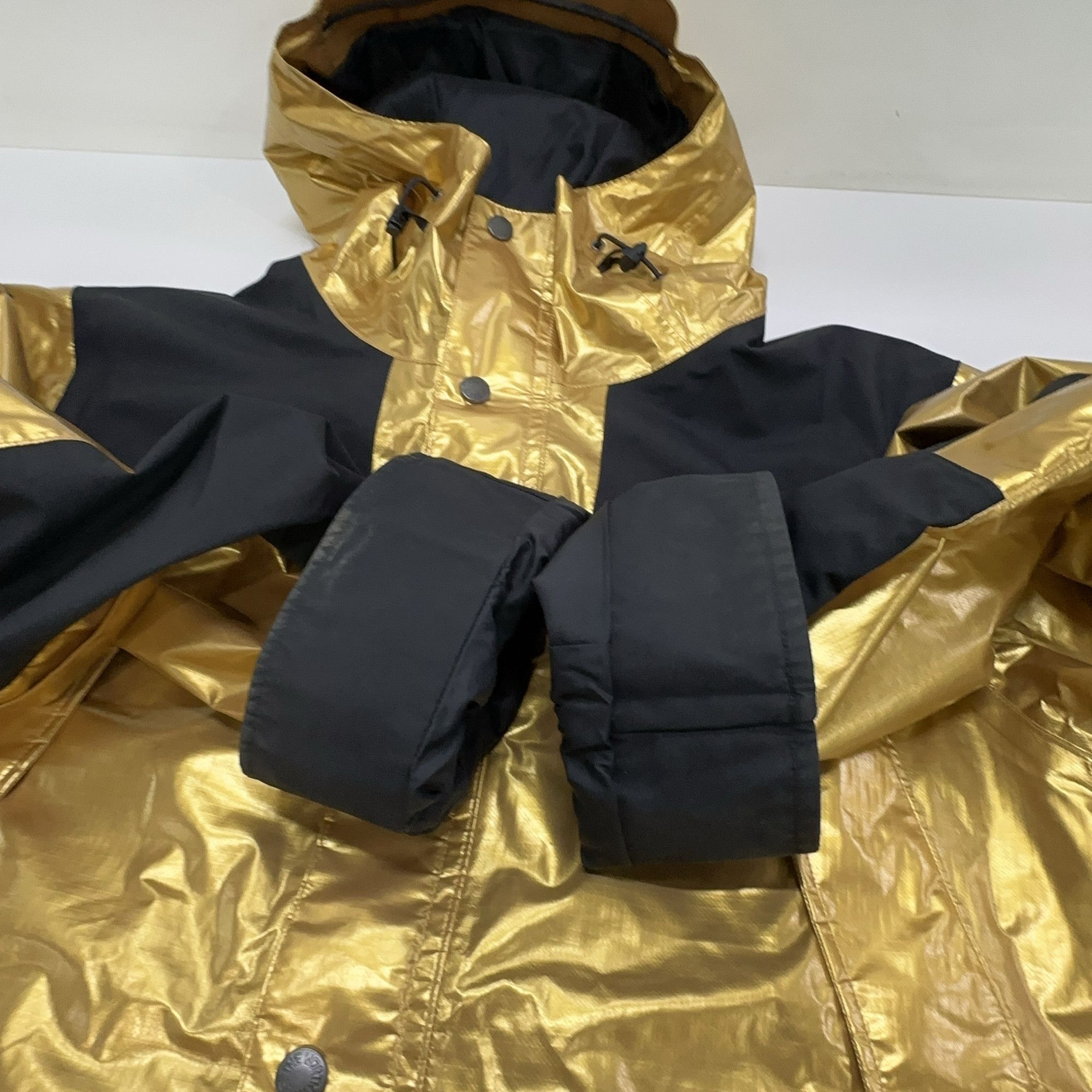Supreme Supreme x The North Face Metallic Parka Gold Size M Size US M / EU 48-50 / 2 - 10 Thumbnail