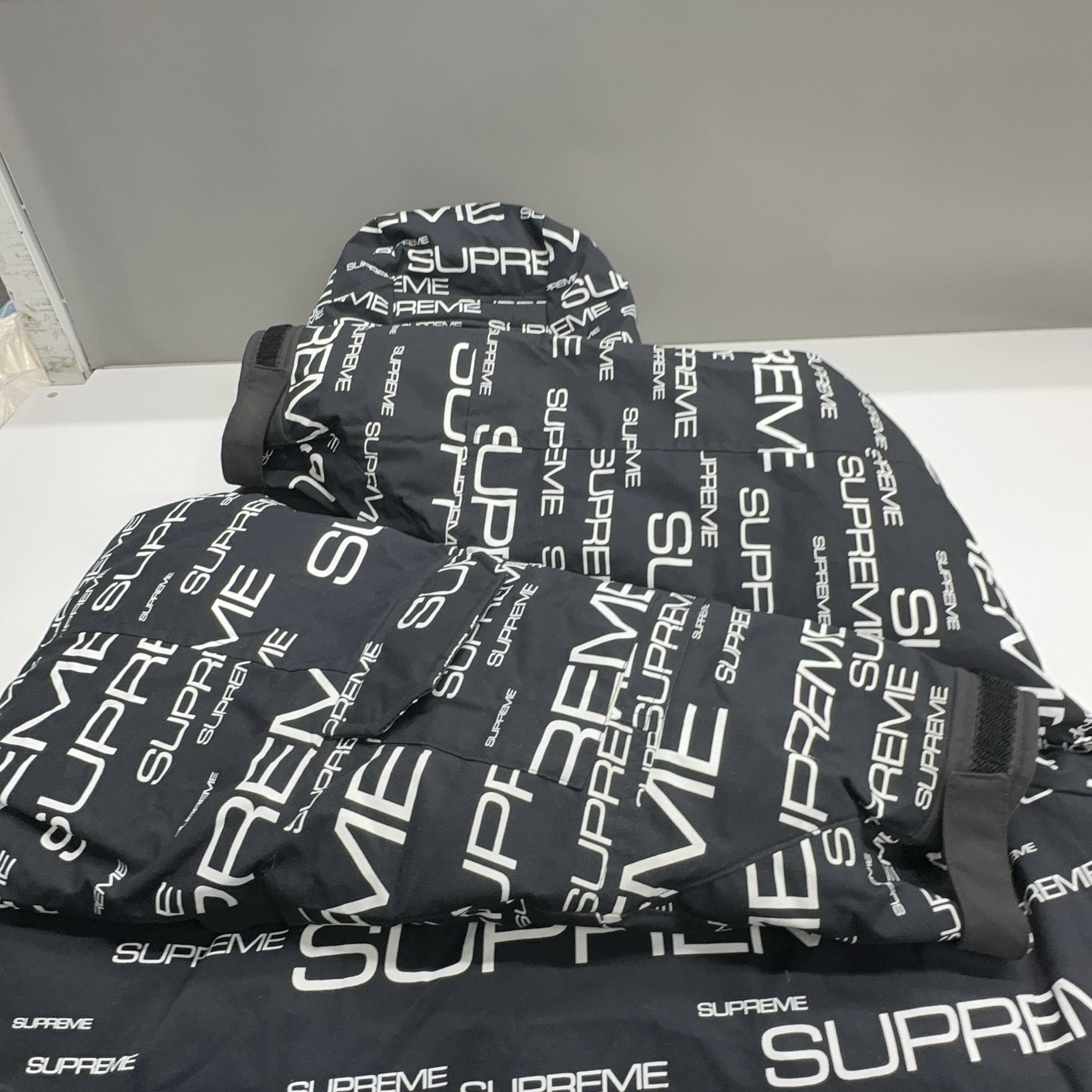 Supreme Supreme x The North Face Logo Parka Size M Size US M / EU 48-50 / 2 - 14 Thumbnail