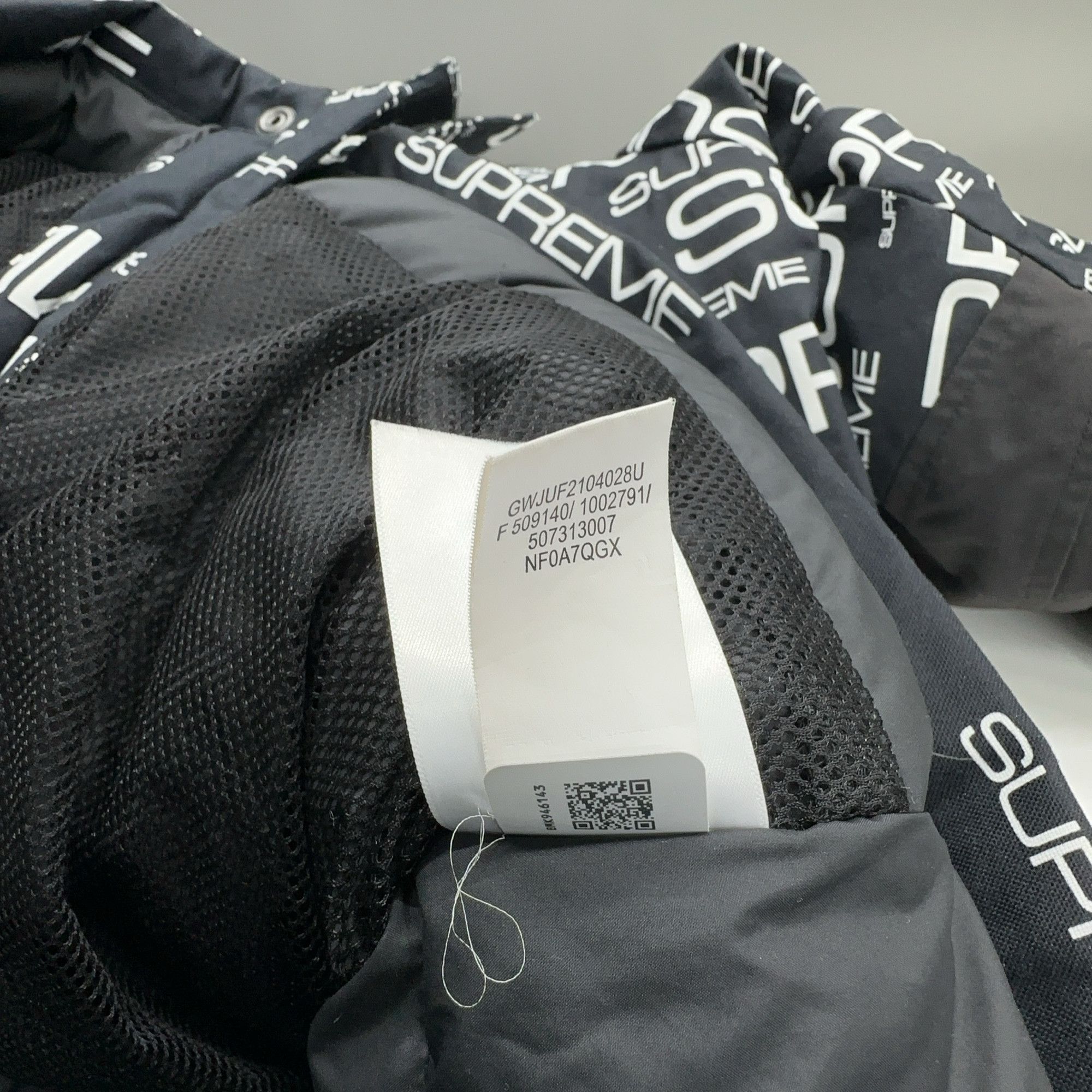 Supreme Supreme x The North Face Logo Parka Size M Size US M / EU 48-50 / 2 - 4 Thumbnail
