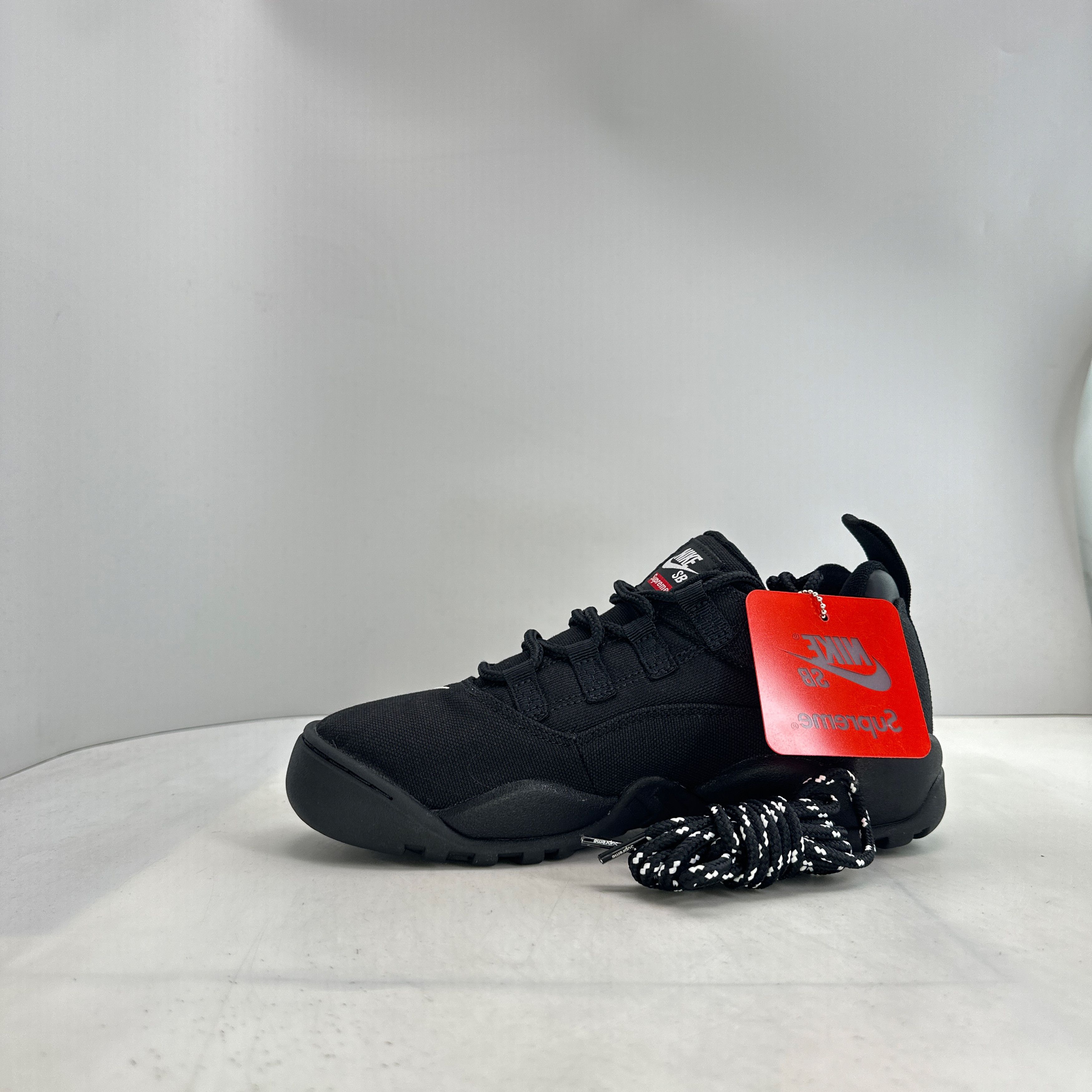 Nike × Supreme Supreme x Nike SB Darwin Low Black Size 7.5 Size US 7.5 / EU 40-41 - 10 Thumbnail