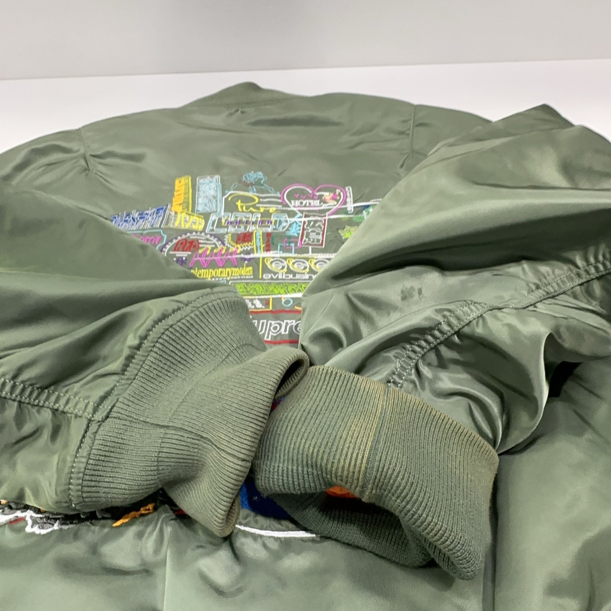 Supreme Supreme Globe MA-1 Bomber Jacket Size L Size US L / EU 52-54 / 3 - 12 Thumbnail
