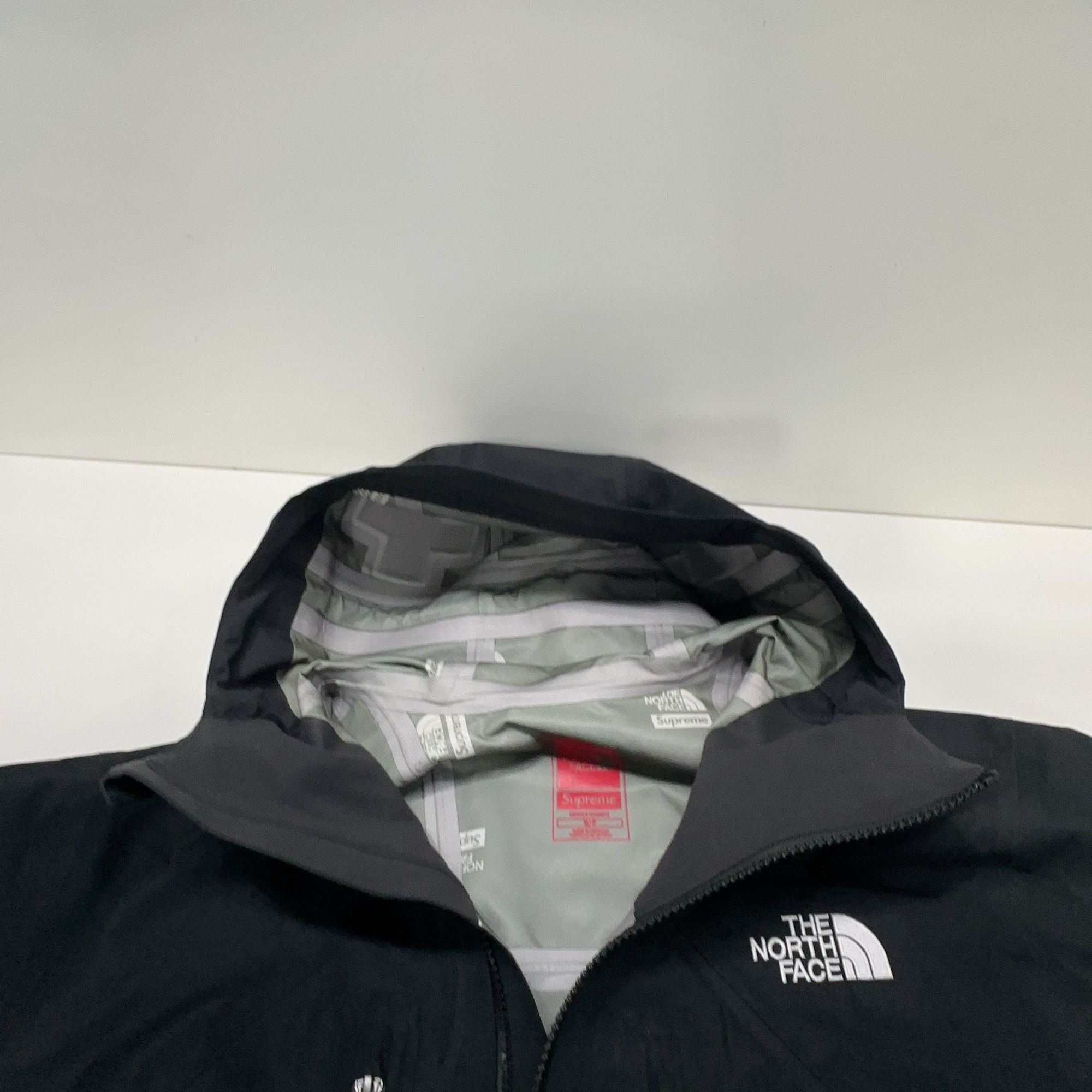 Supreme Supreme x The North Face Rescue Mountain Pro Jacket Size S Size US S / EU 44-46 / 1 - 5 Thumbnail