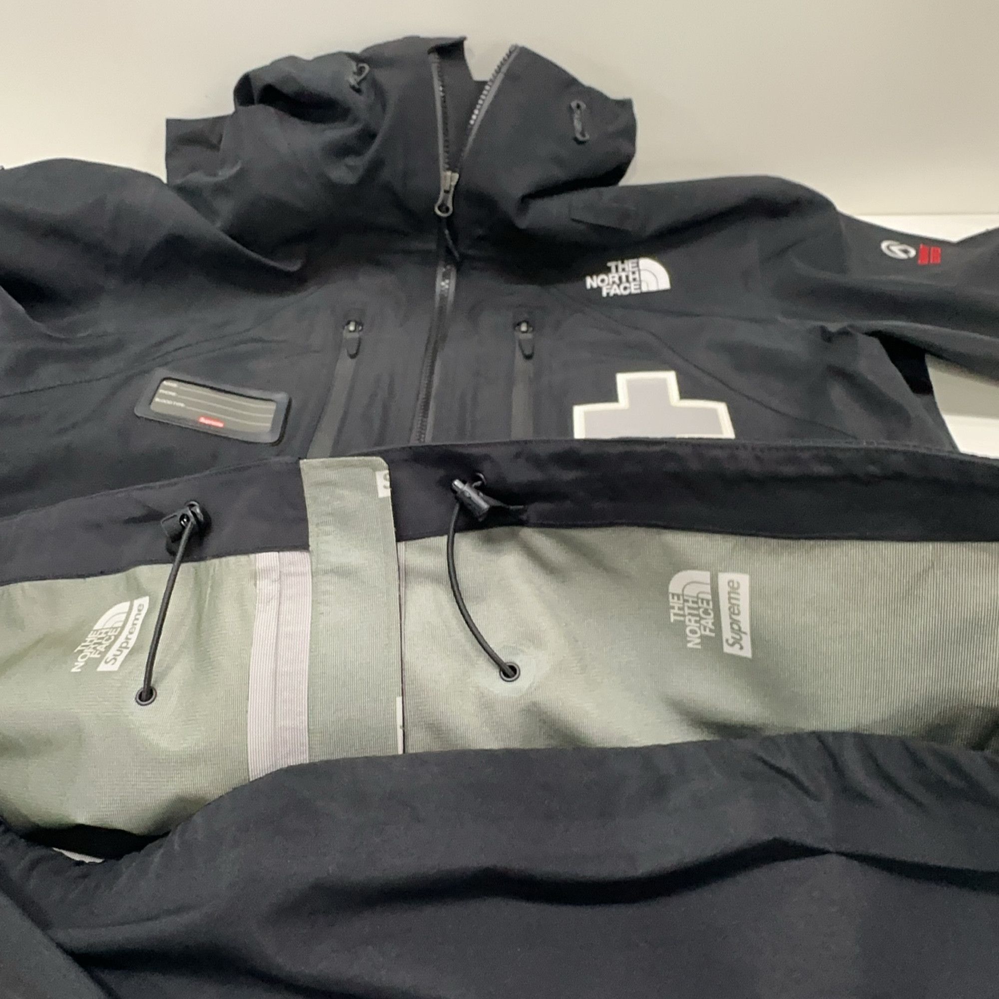 Supreme Supreme x The North Face Rescue Mountain Pro Jacket Size S Size US S / EU 44-46 / 1 - 7 Thumbnail