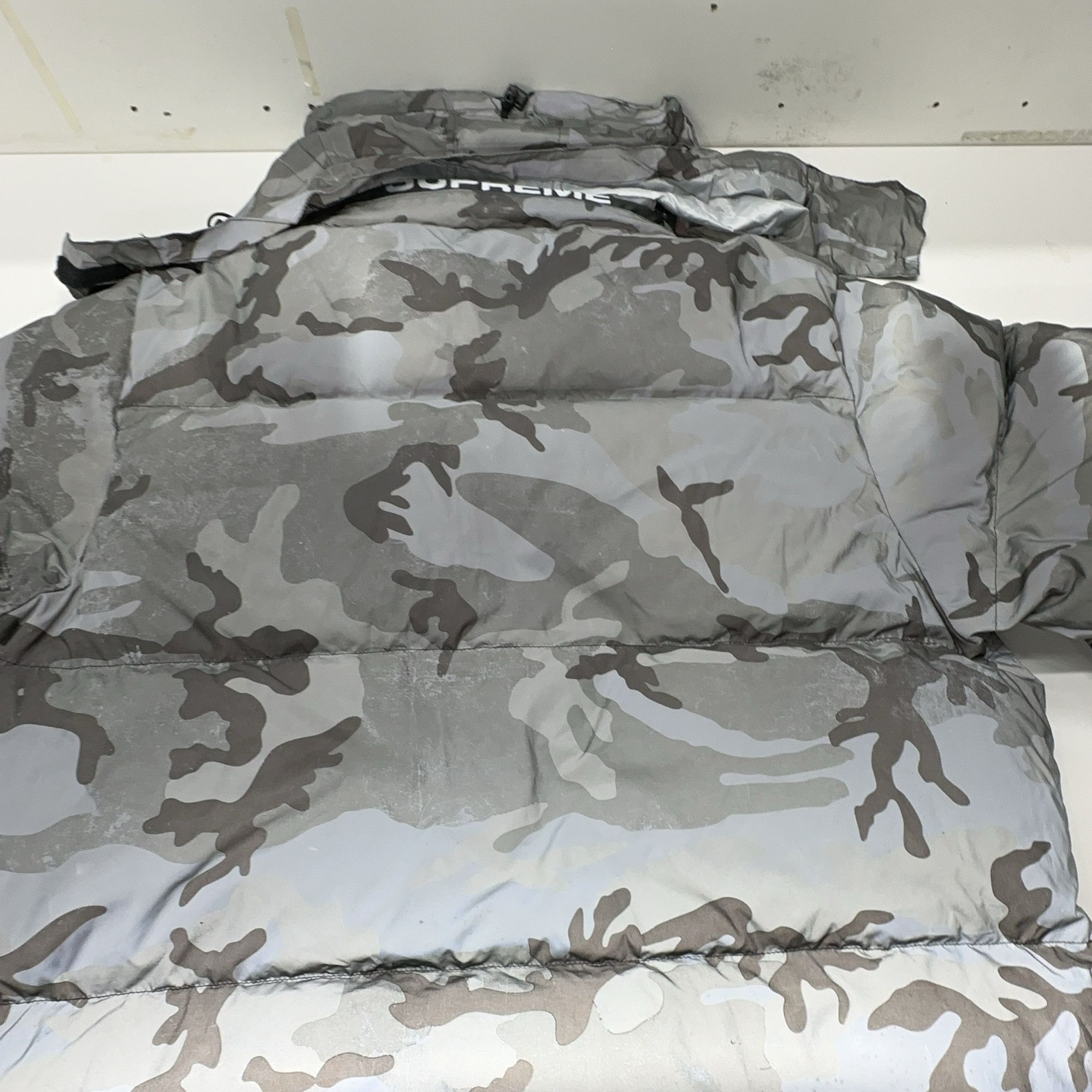 Supreme Supreme Reflective Camo Puffer Jacket Size L Size US L / EU 52-54 / 3 - 12 Thumbnail