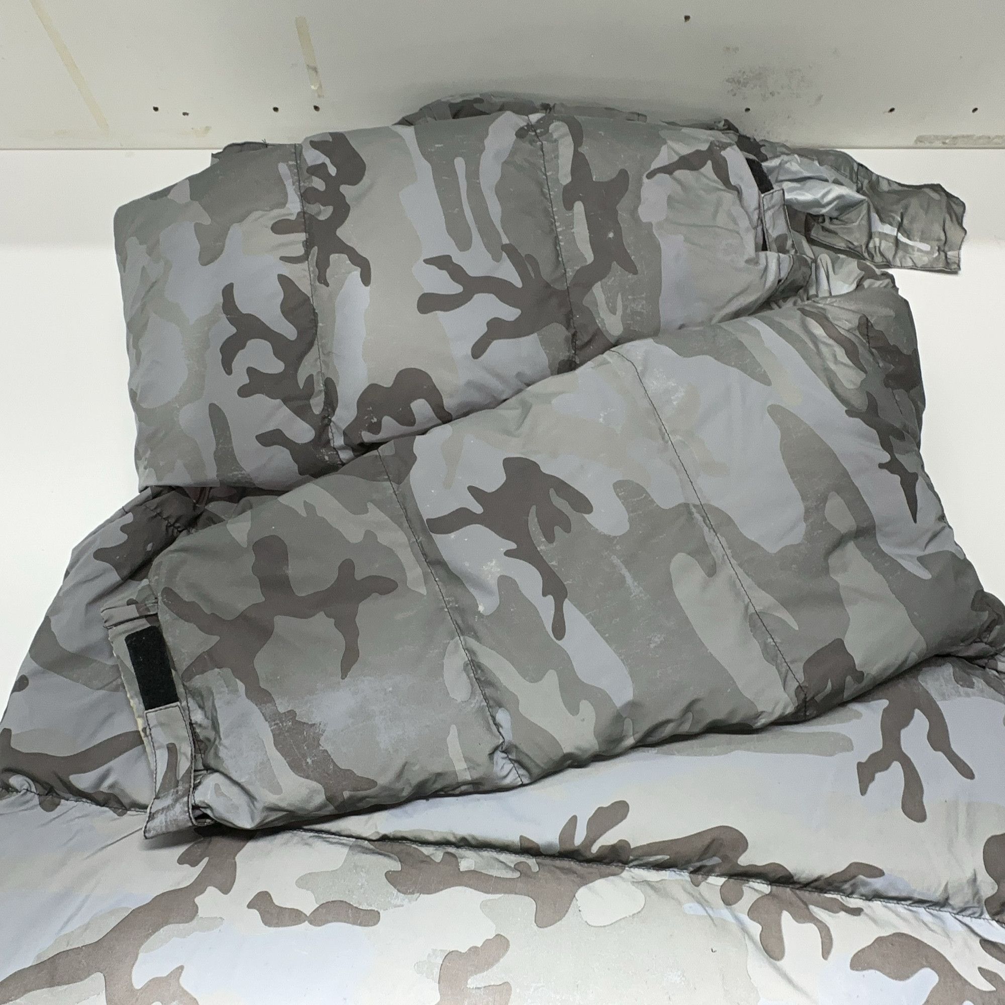 Supreme Supreme Reflective Camo Puffer Jacket Size L Size US L / EU 52-54 / 3 - 14 Thumbnail