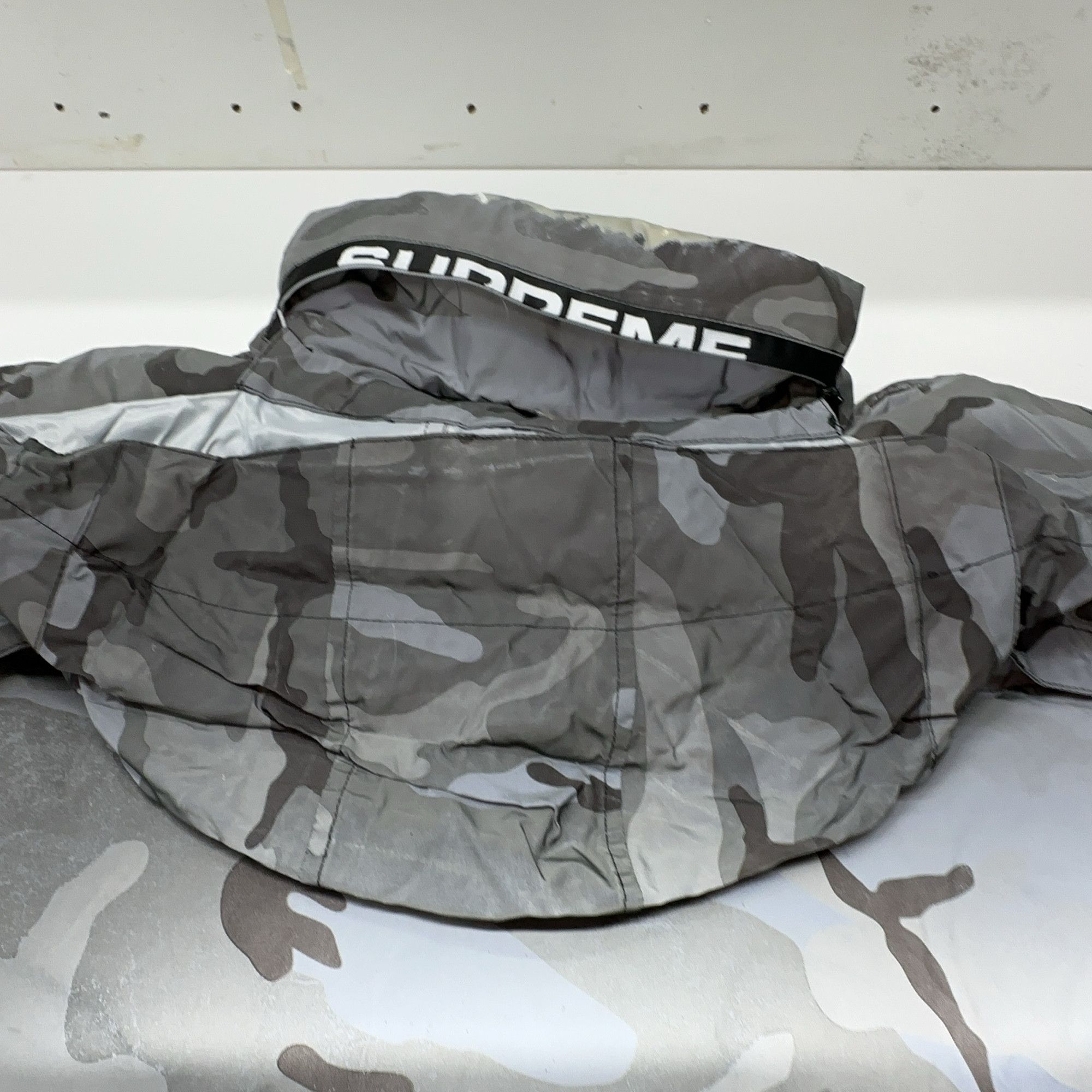 Supreme Supreme Reflective Camo Puffer Jacket Size L Size US L / EU 52-54 / 3 - 10 Thumbnail