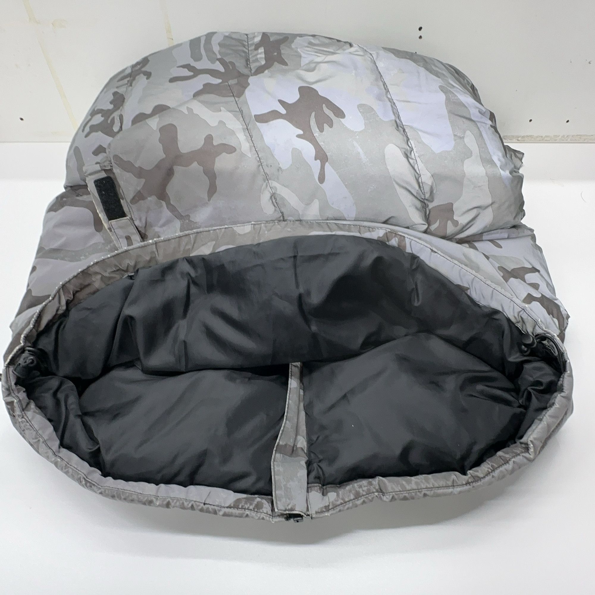 Supreme Supreme Reflective Camo Puffer Jacket Size L Size US L / EU 52-54 / 3 - 15 Thumbnail