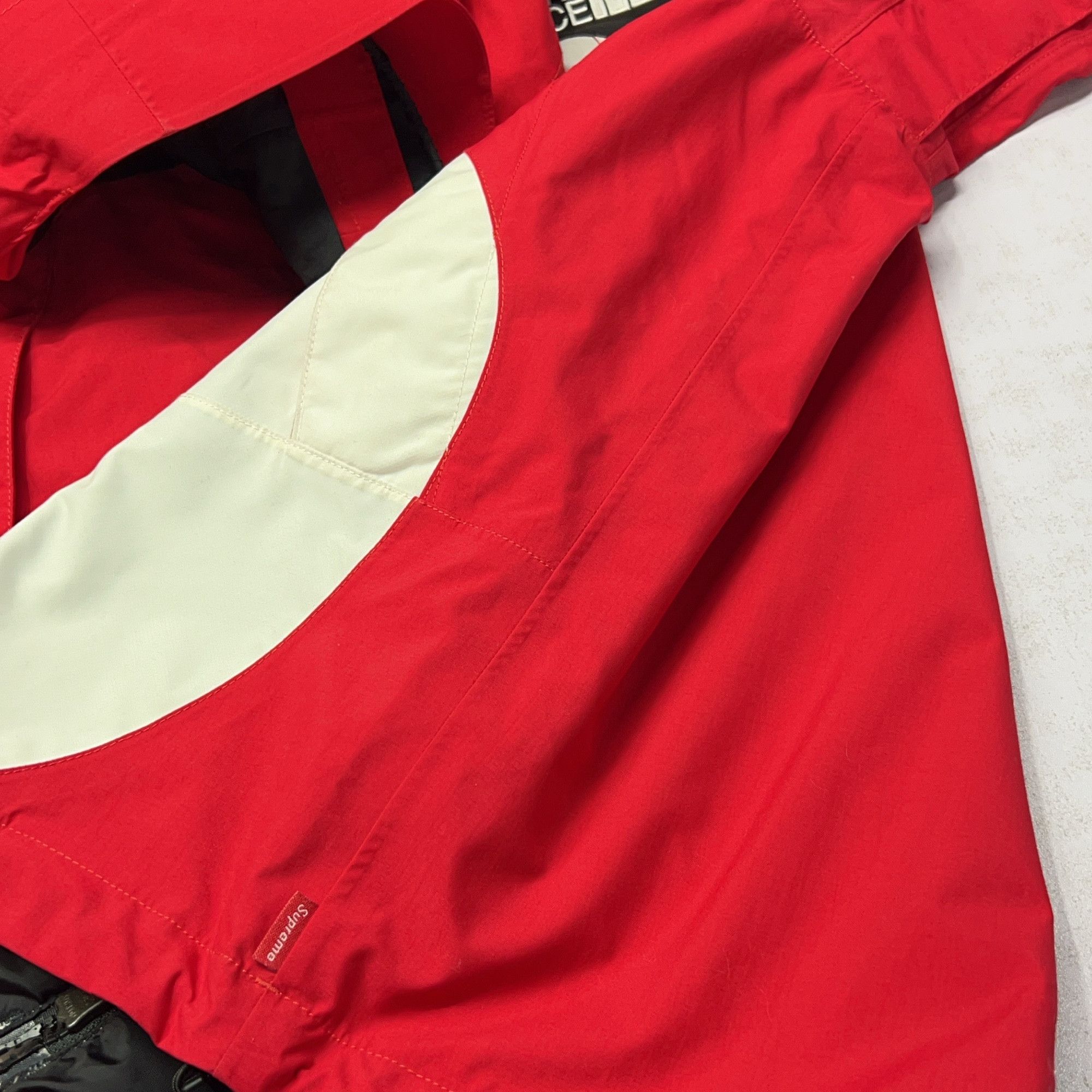 Supreme Supreme x The North Face S Logo Mountain Jacket Size S Size US S / EU 44-46 / 1 - 16 Thumbnail