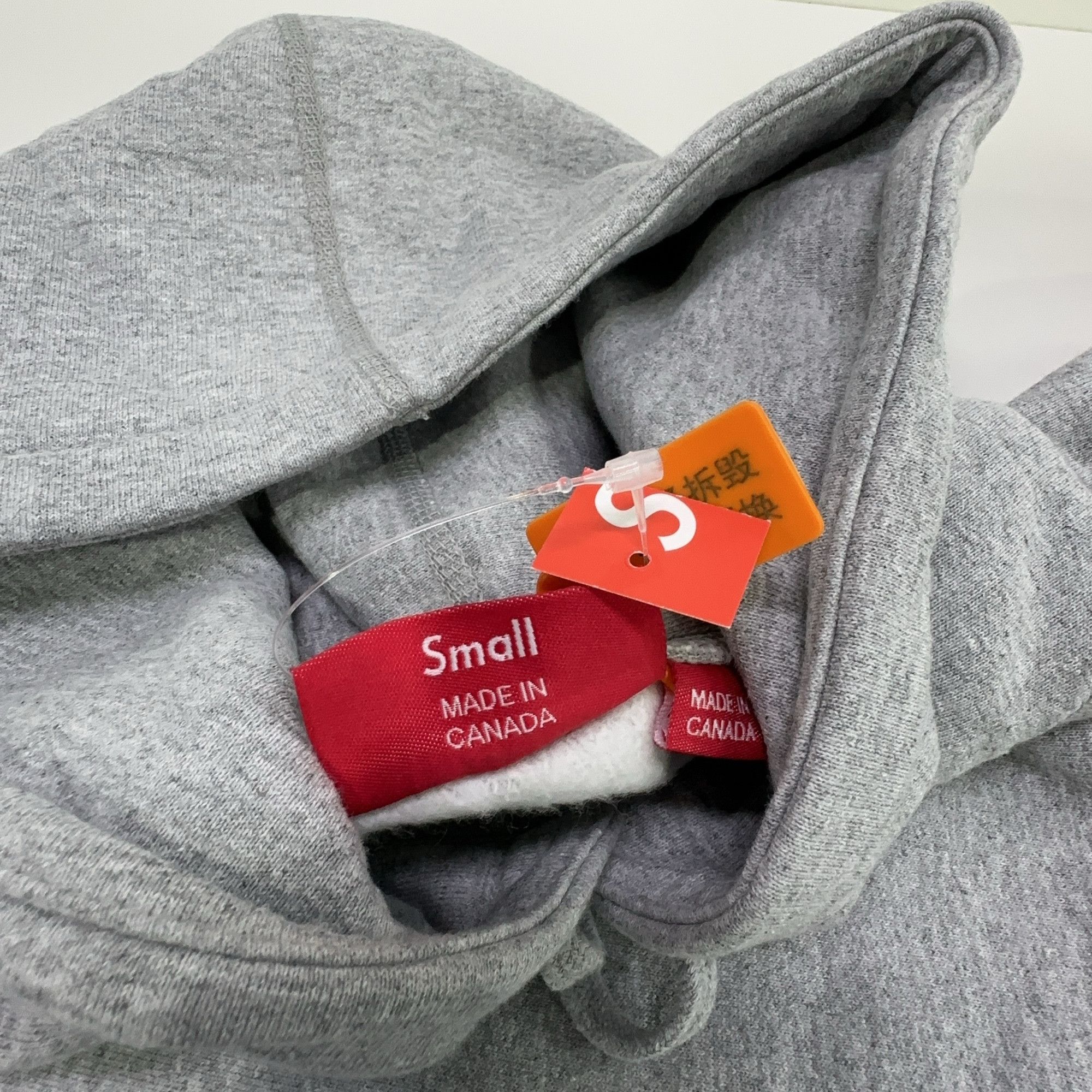 Supreme Supreme KAWS Chalk Logo Hoodie Size S Size US S / EU 44-46 / 1 - 4 Thumbnail