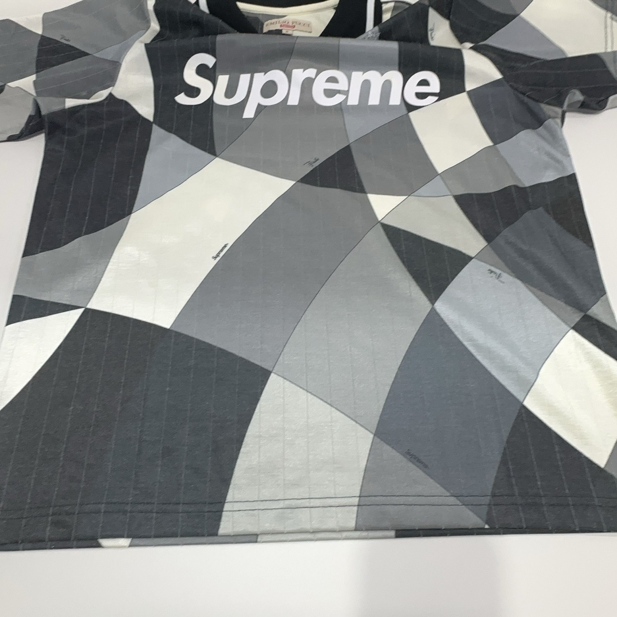 Supreme Supreme x Emilio Pucci Soccer Jersey Size S Size US S / EU 44-46 / 1 - 7 Thumbnail