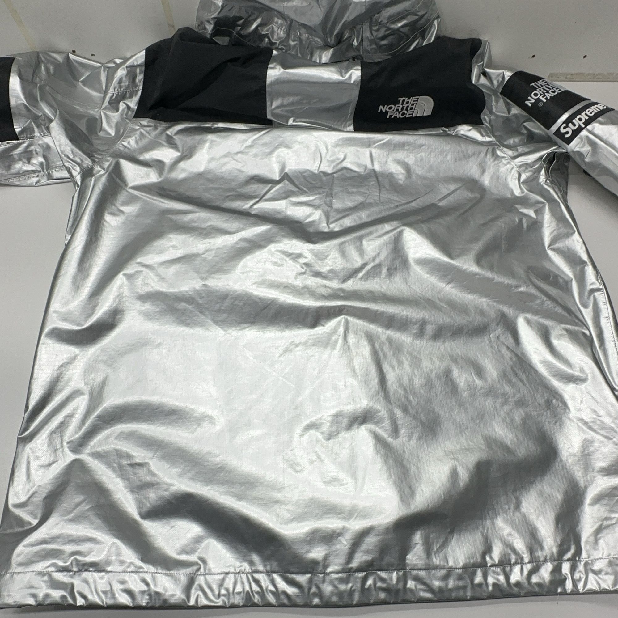 Supreme Supreme x The North Face Metallic Mountain Jacket Size L Size US L / EU 52-54 / 3 - 9 Thumbnail