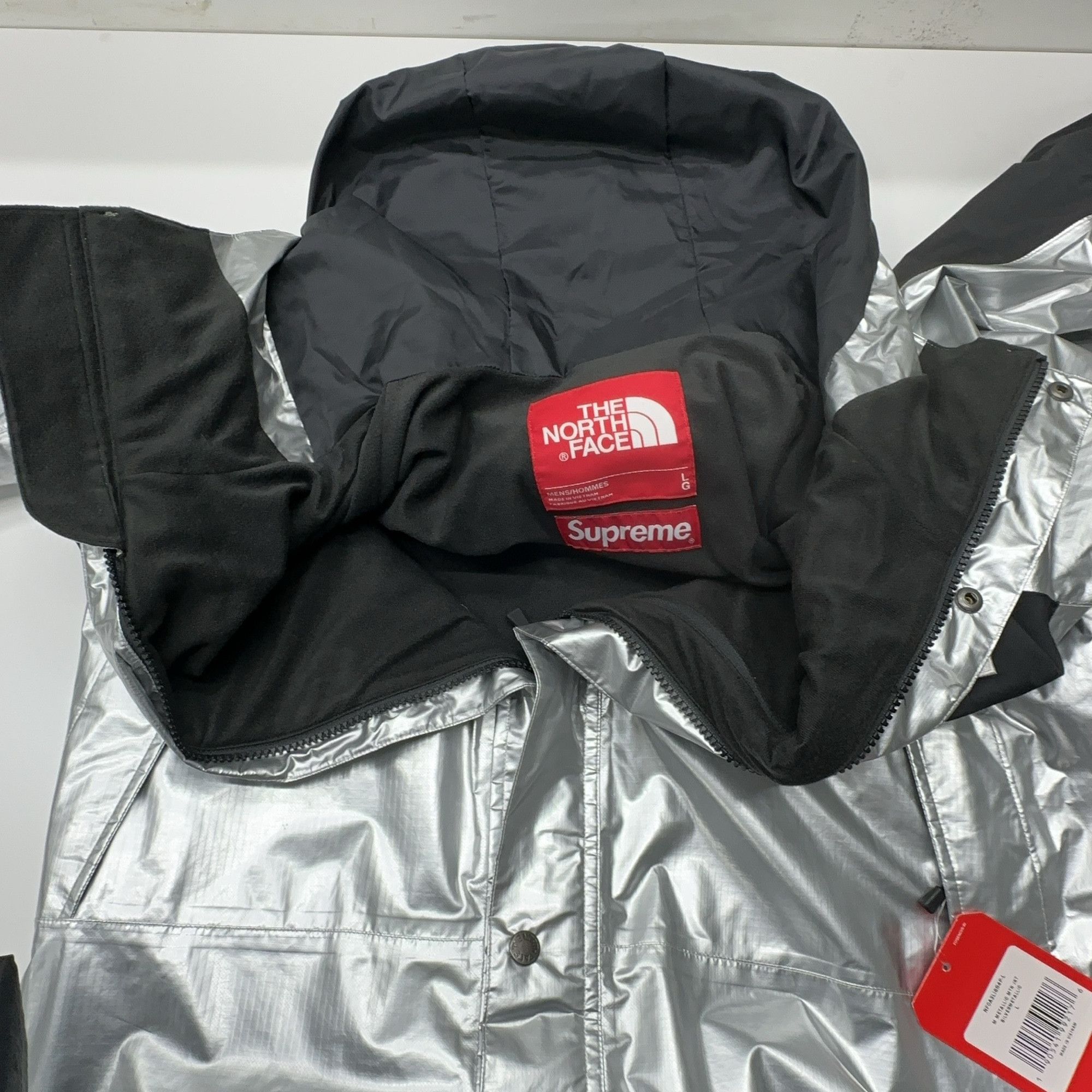 Supreme Supreme x The North Face Metallic Mountain Jacket Size L Size US L / EU 52-54 / 3 - 7 Thumbnail