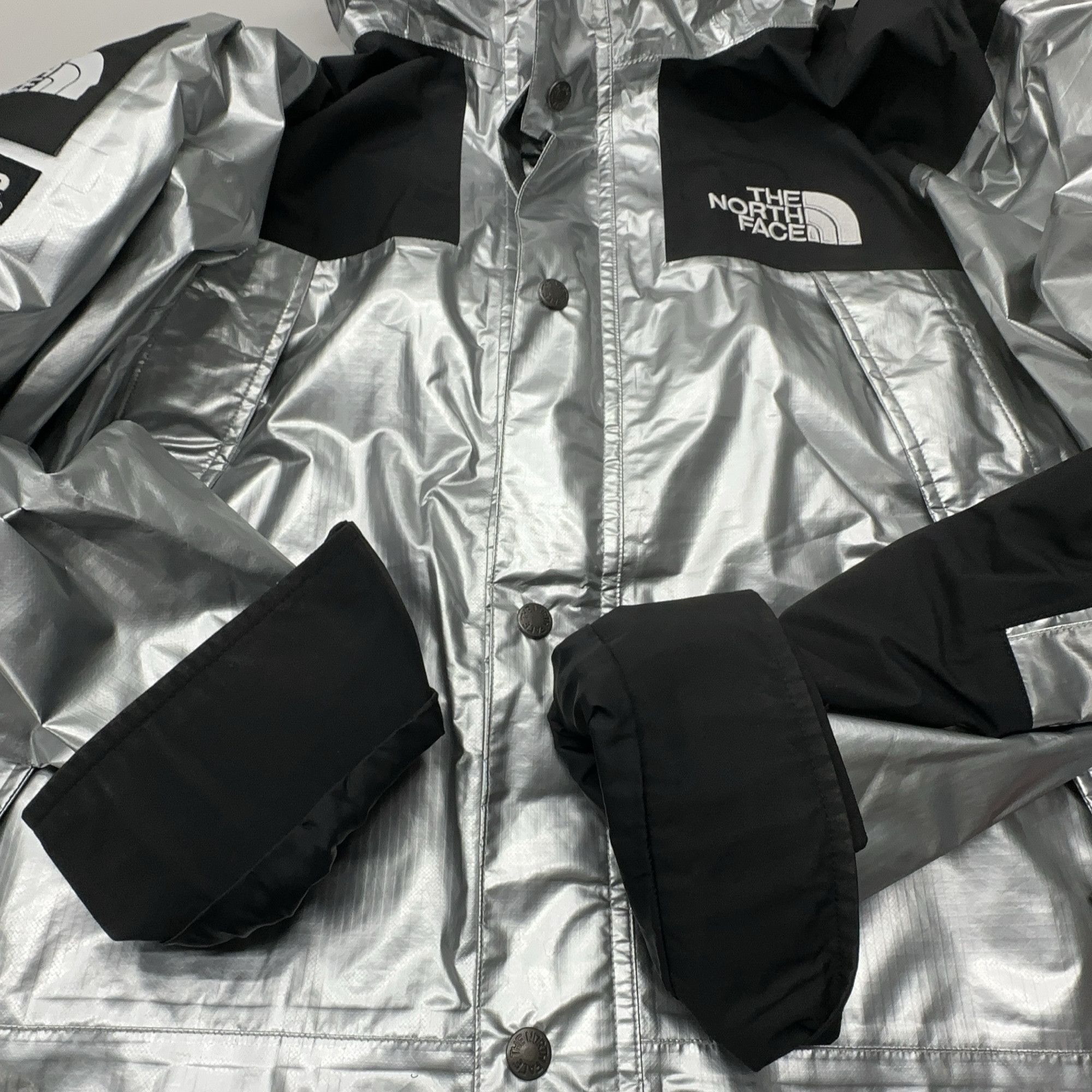 Supreme Supreme x The North Face Metallic Mountain Jacket Size L Size US L / EU 52-54 / 3 - 6 Thumbnail