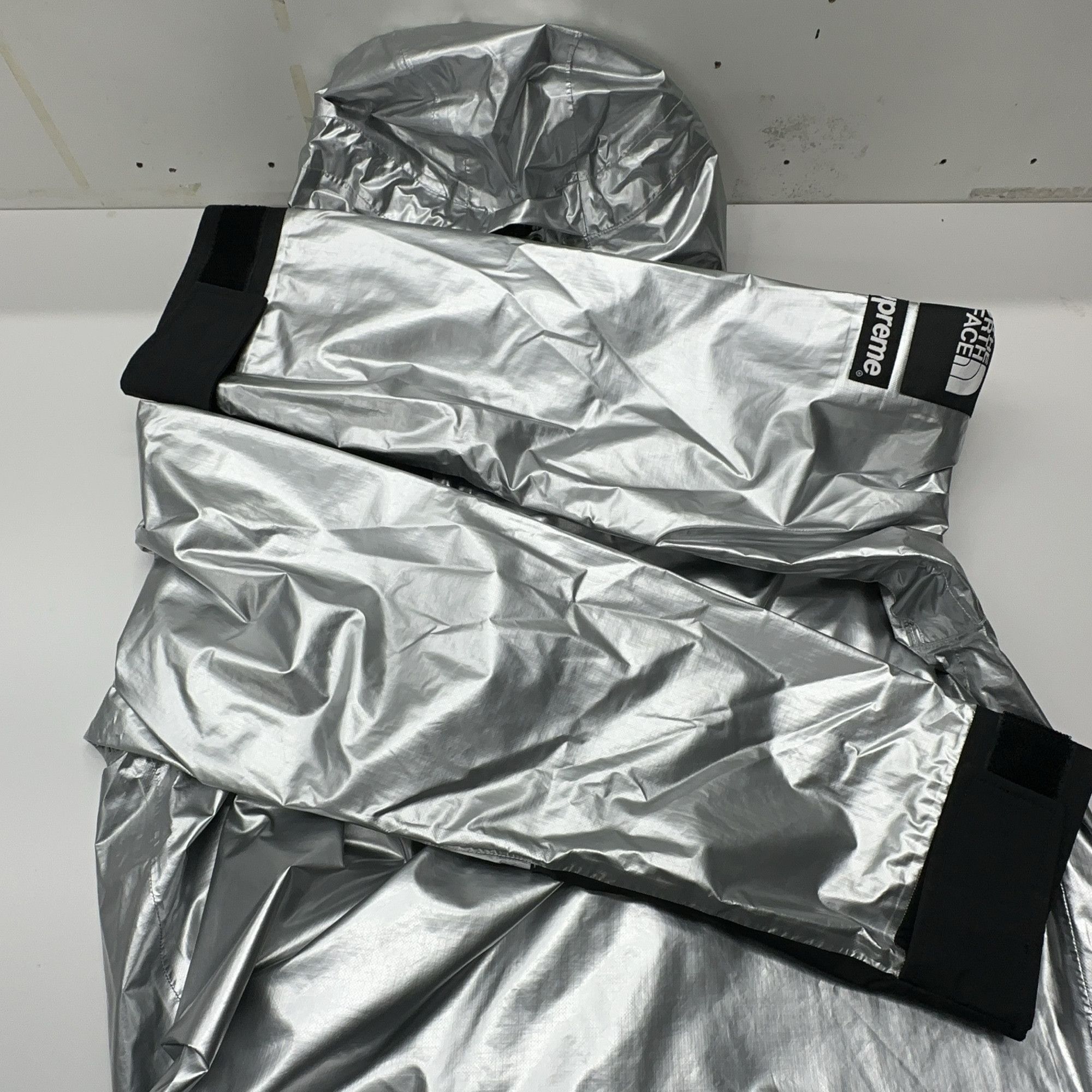 Supreme Supreme x The North Face Metallic Mountain Jacket Size L Size US L / EU 52-54 / 3 - 10 Thumbnail