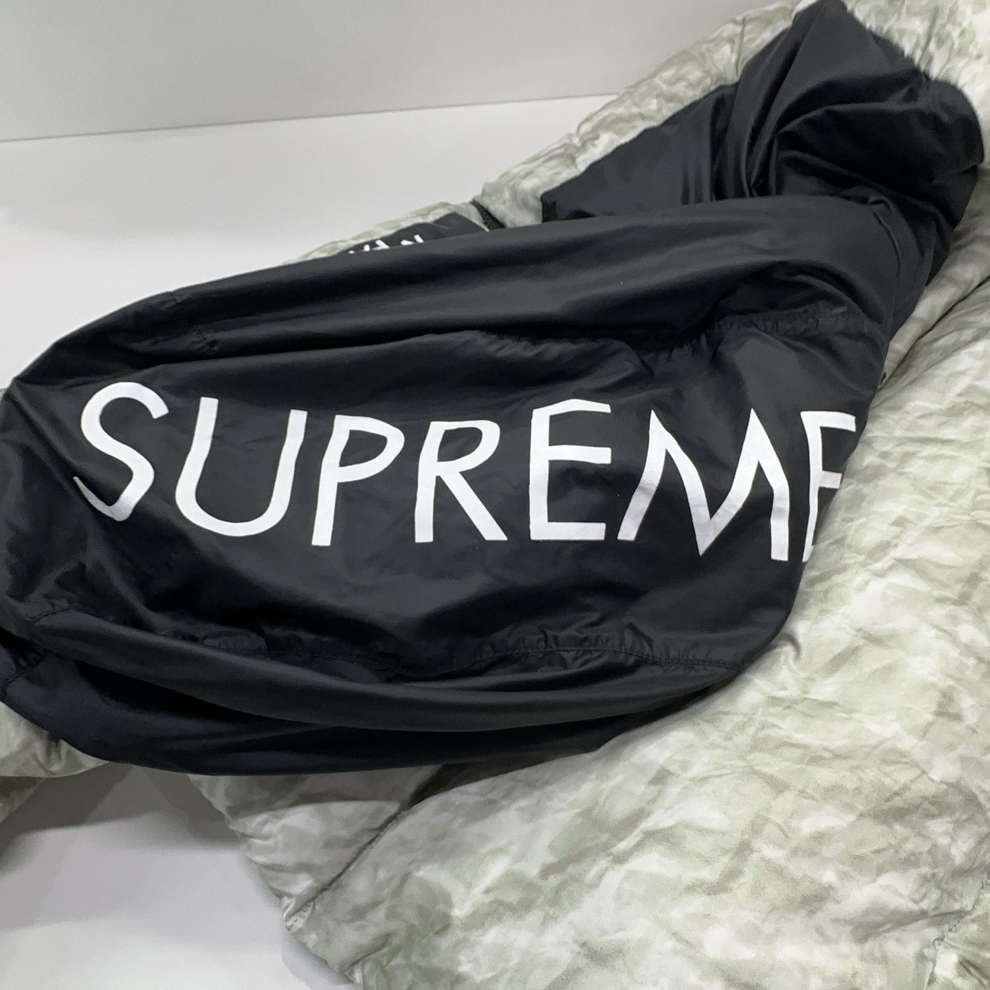 Supreme Supreme x The North Face Paper Print Nuptse Jacket Size M Size US M / EU 48-50 / 2 - 10 Thumbnail