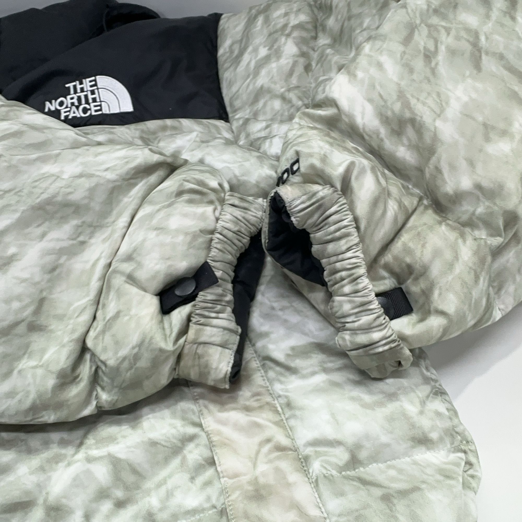 Supreme Supreme x The North Face Paper Print Nuptse Jacket Size M Size US M / EU 48-50 / 2 - 7 Thumbnail