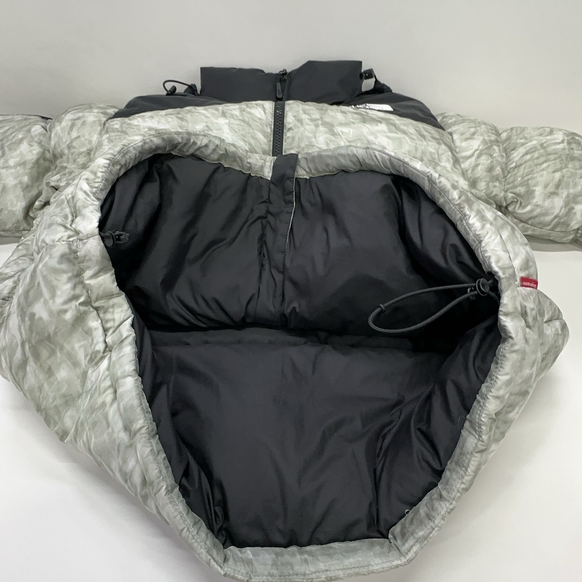 Supreme Supreme x The North Face Paper Print Nuptse Jacket Size S Size US S / EU 44-46 / 1 - 11 Thumbnail